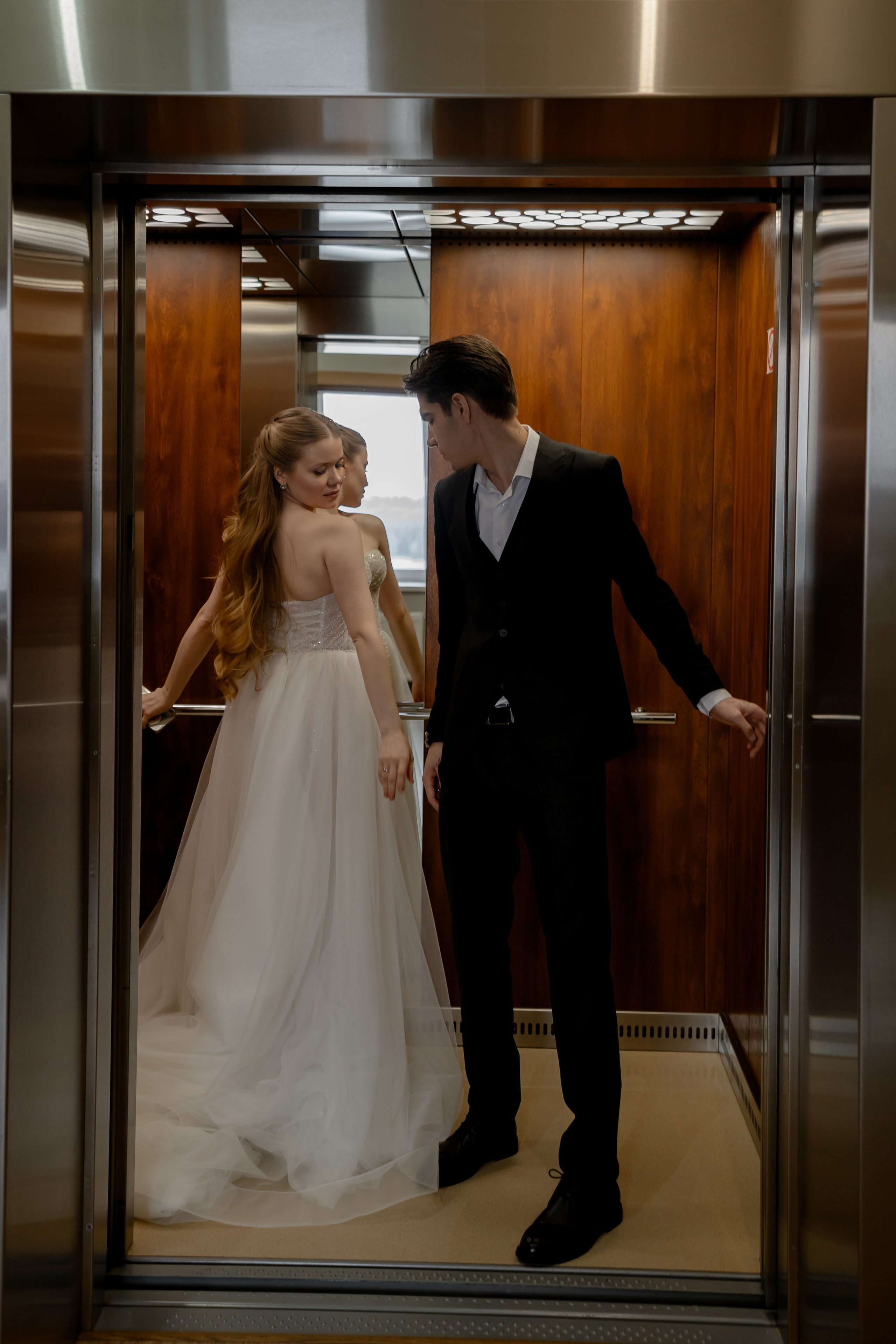 СВАДЕБНАЯ СЬЕМКА СБОРОВ В ОТЕЛЕ И ВЫЕЗД НА ЦЕРЕМОНИЮ (СНЯТО В СИБИРЕ В НИЖНЕВАРТОВСКЕ)М. Профессиональный фотограф, Санкт-Петербург — Виктория Богомолова