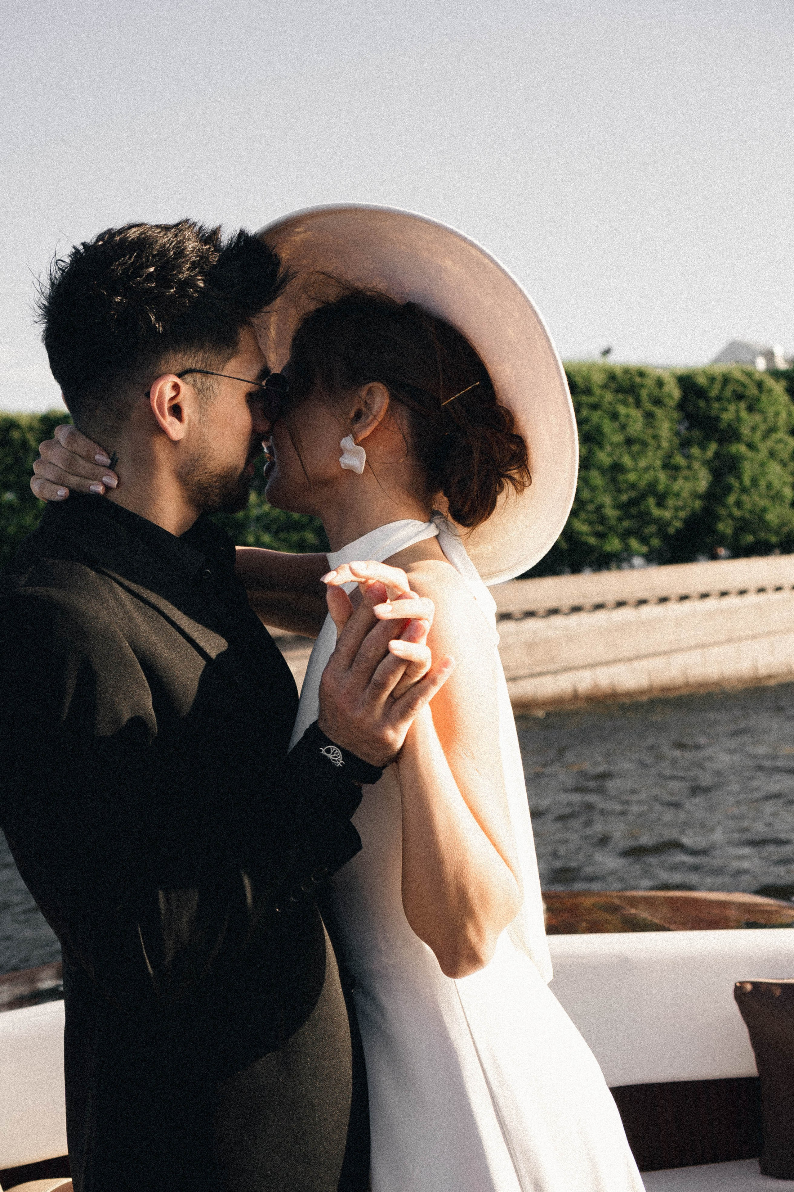 СВАДЕНБНАЯ СЬЕМКА НА КАТЕРЕ ПО КАНАЛАМ САНКТ-ПЕТЕРБУРГА И В АКВАТОРИИ НЕВЫ. Профессиональный фотограф, Санкт-Петербург — Виктория Богомолова