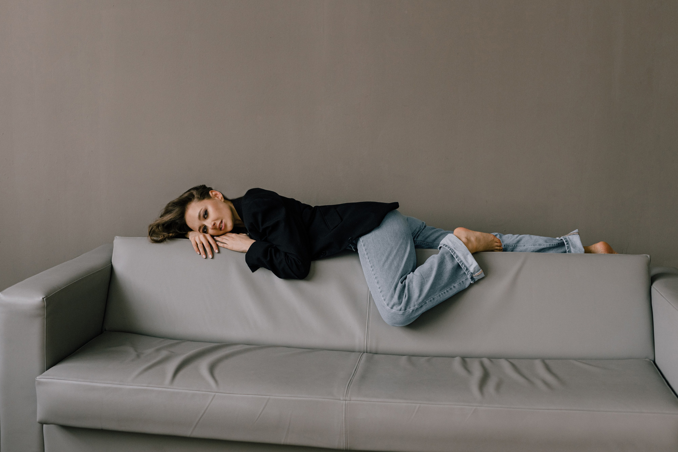 Любовь в белом зале. Варвара Синицына: семейный фотограф в Москве