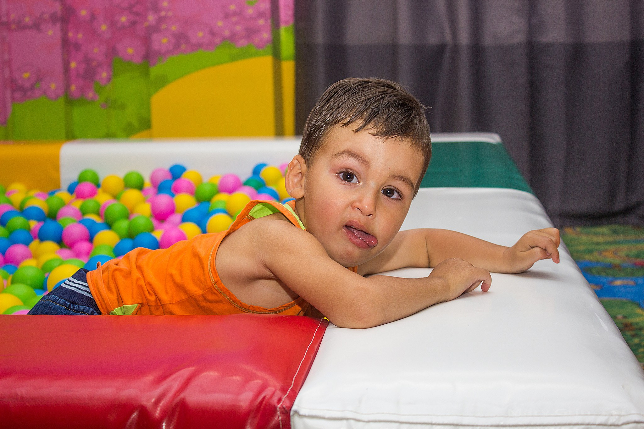 День рождения в стиле свинки Пеппа в Изумрудном городе. Детский и семейный фотограф, фотограф мероприятий Нижний Новгород