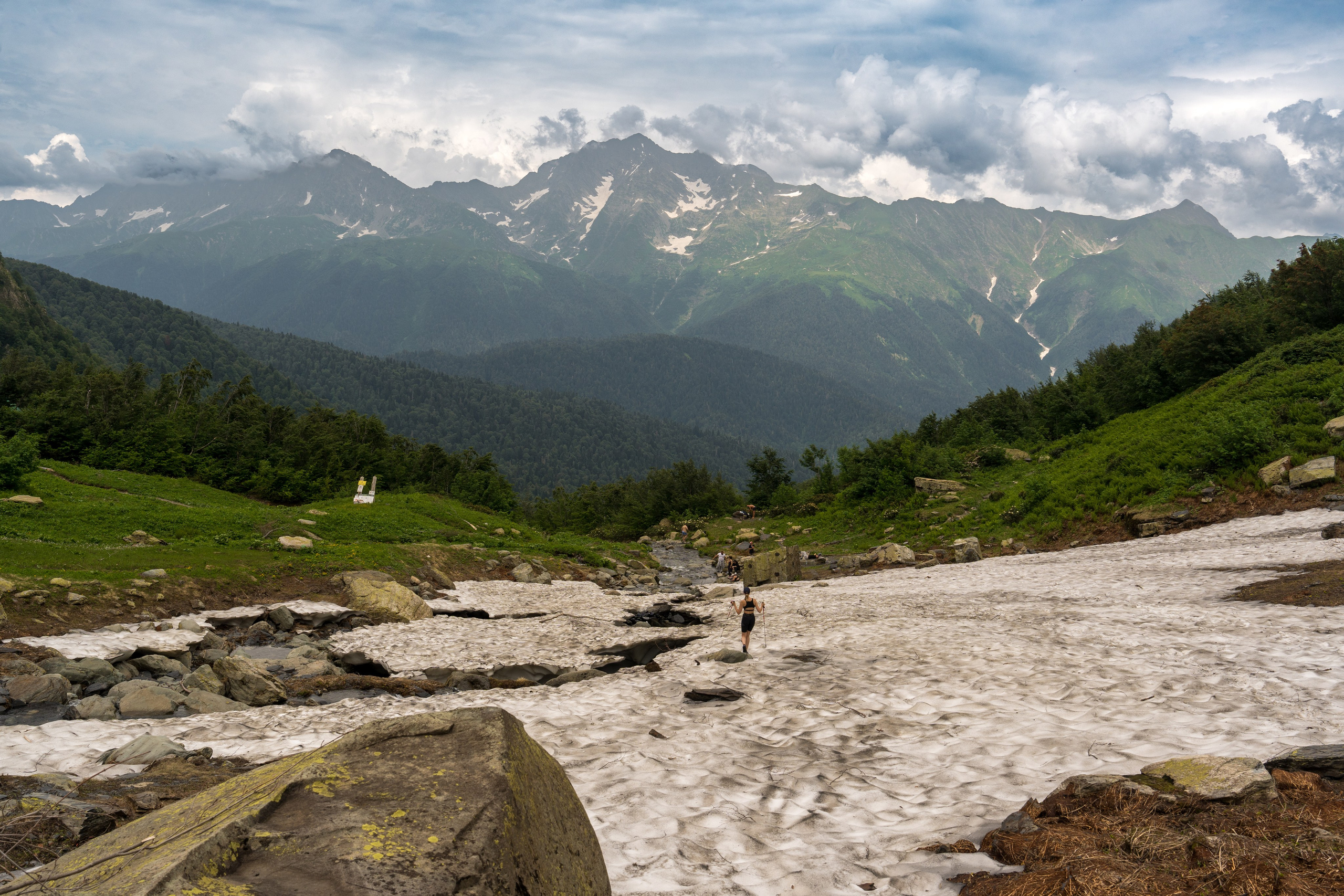 MICE мероприятие для компании «Доставка морем»: хайкинг к Ачипсинским водопадам. Репортажный фотограф в Красной Поляне и Сочи Павлюченко Екатерина