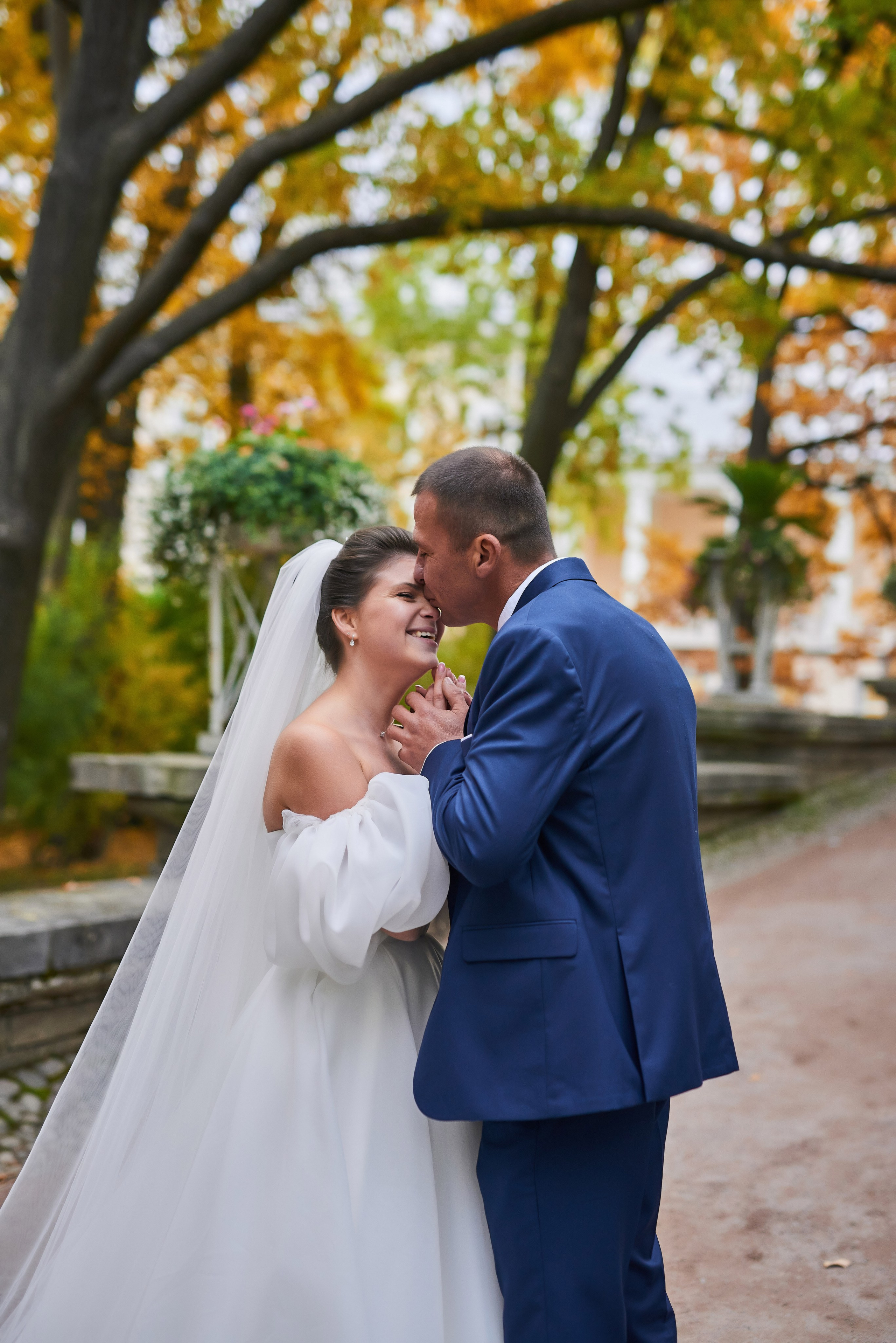 Осенняя свадебная прогулка в Екатерининском парке в Пушкине. Портретный, семейный и свадебный фотограф в Санкт-Петербурге и в Пушкине Ширяев Денис