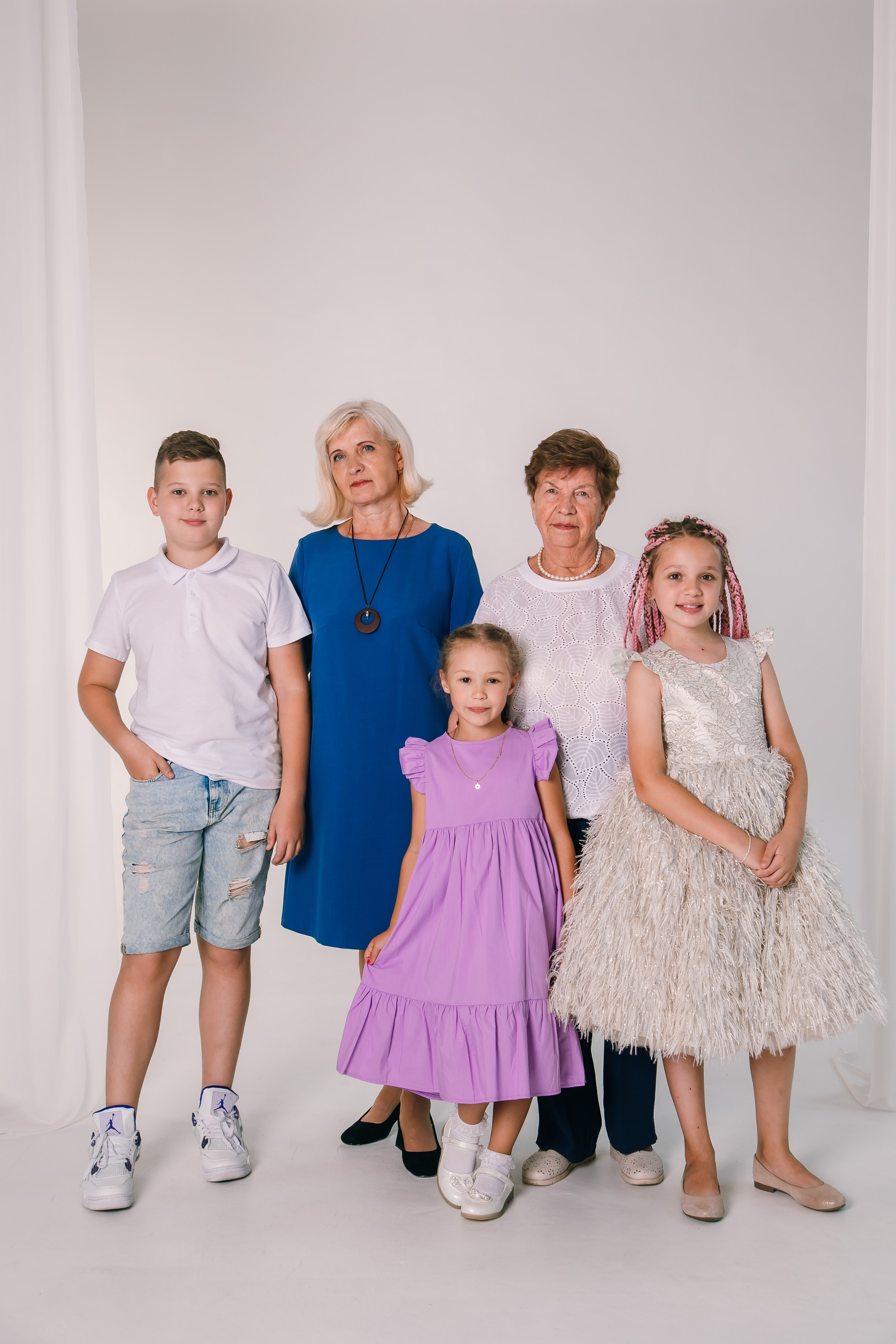 Фотосессия большой семьёй в студии в Екатеринбурге. Свадебный, семейный фотограф, контент съёмка. Екатеринбург. Елена Граф