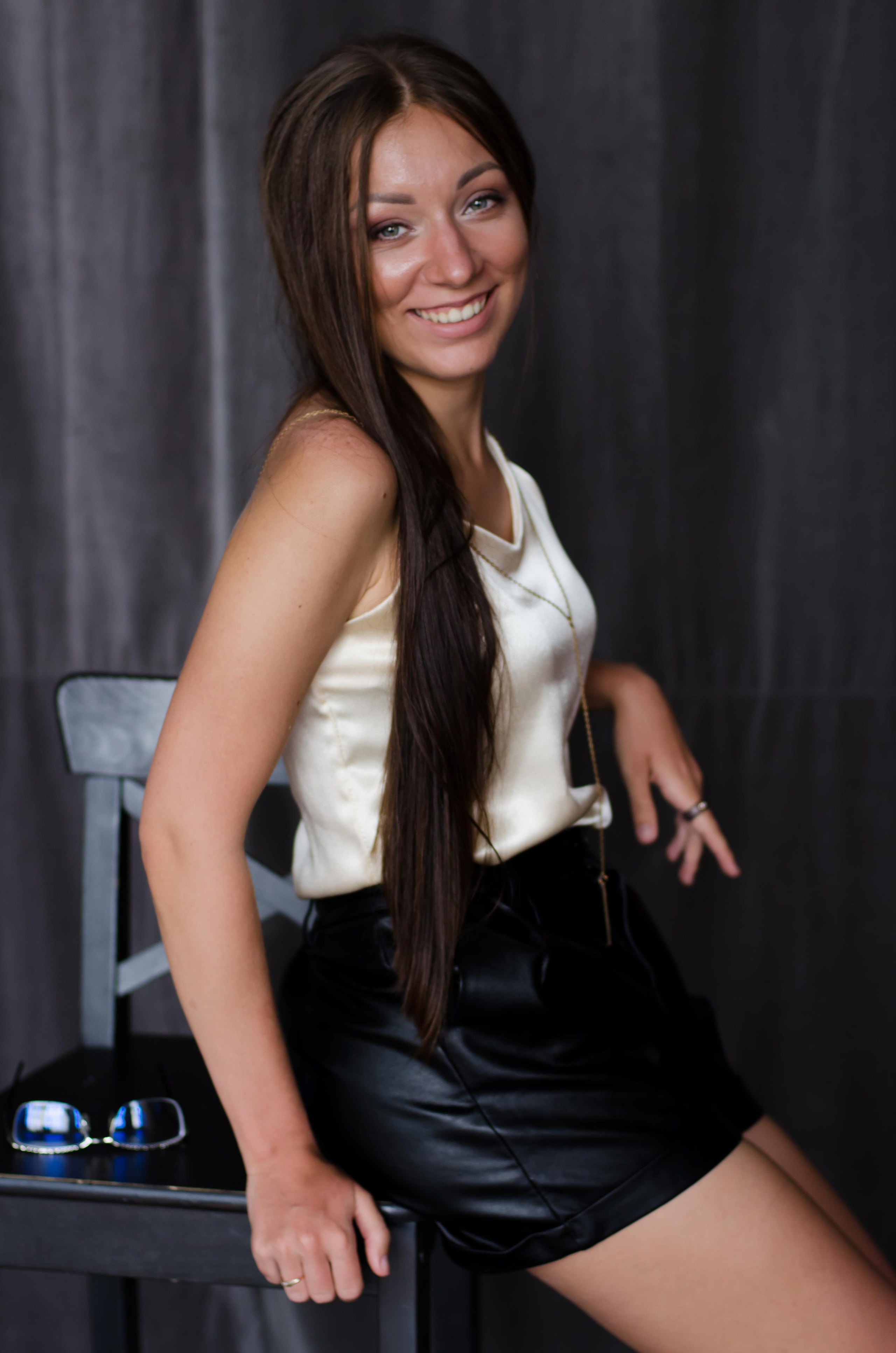 Студийная фотосессия Оксаны для рабочего профиля. Свадебный и семейный фотограф в Хабаровске Оксана Новикова