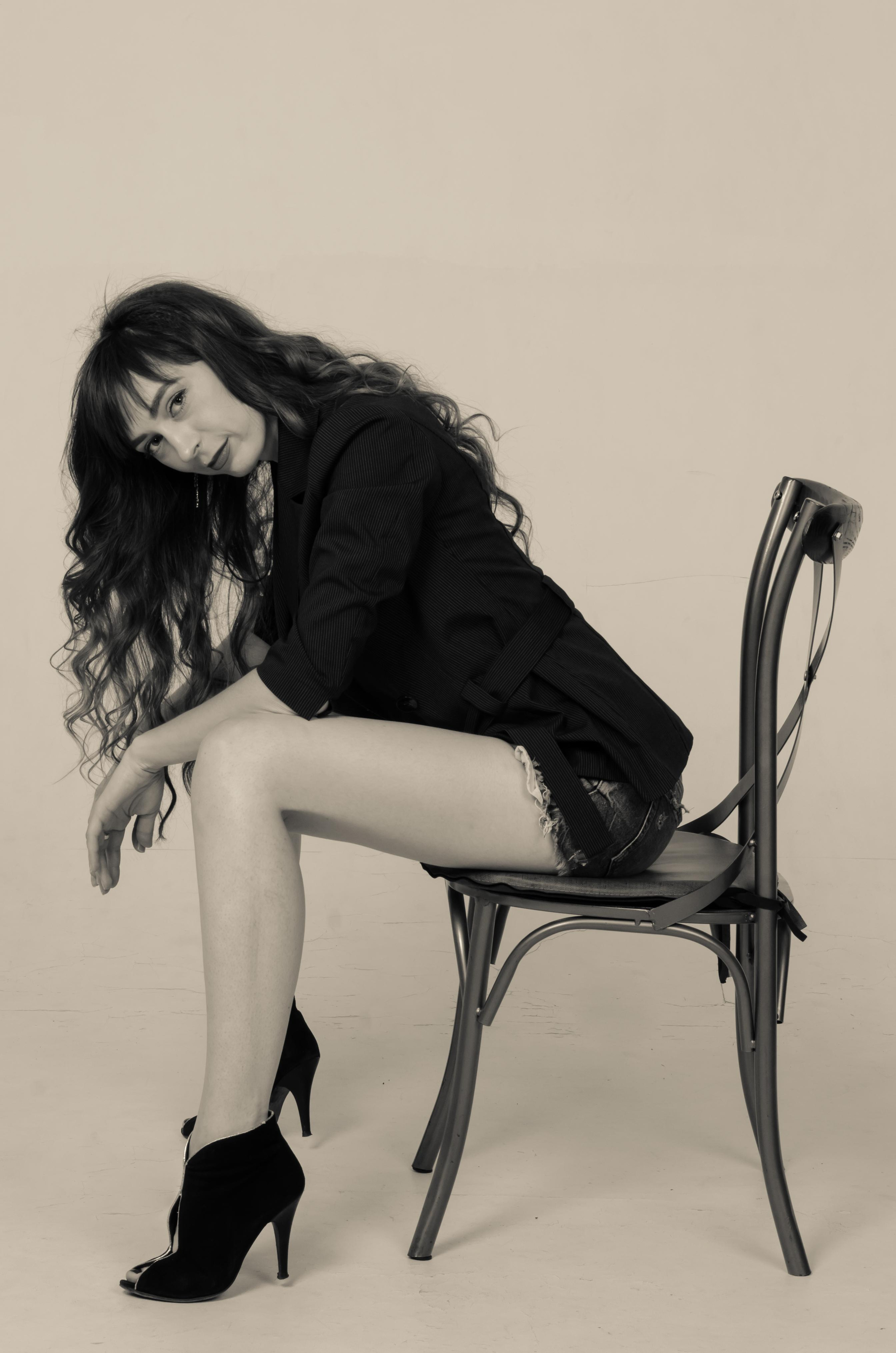 Студийная фотосессия Ксении в стиле ч/б. Свадебный и семейный фотограф в Хабаровске Оксана Новикова