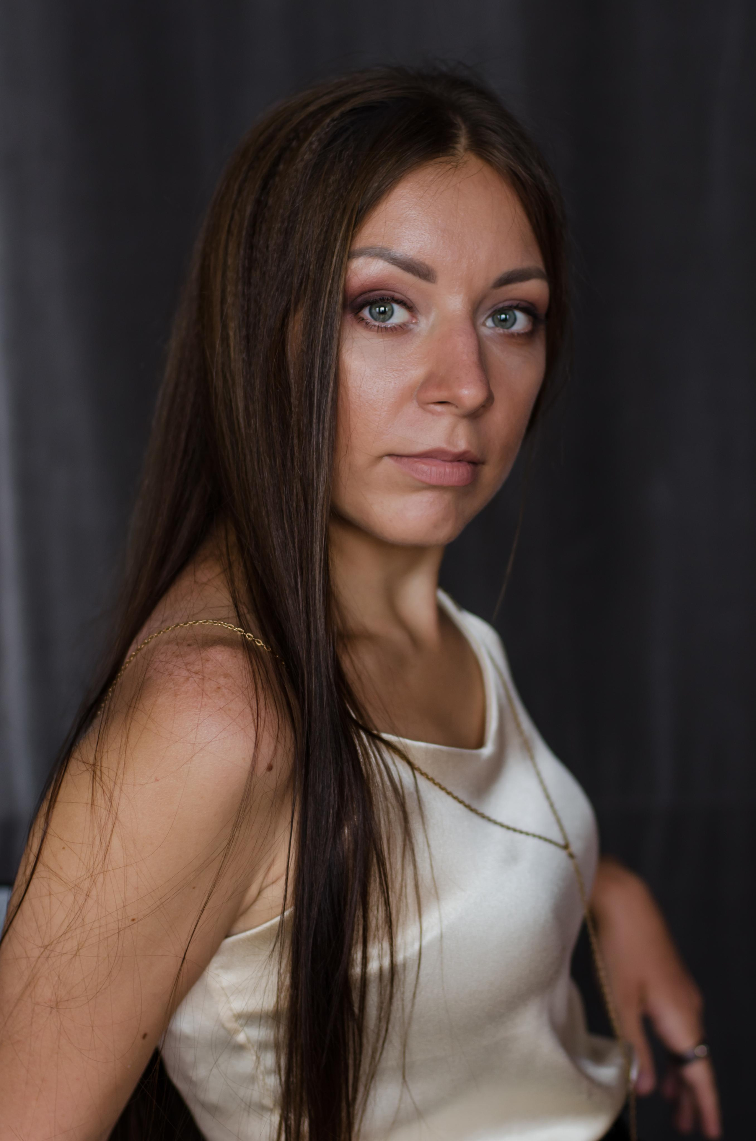 Студийная фотосессия Оксаны для рабочего профиля. Свадебный и семейный фотограф в Хабаровске Оксана Новикова