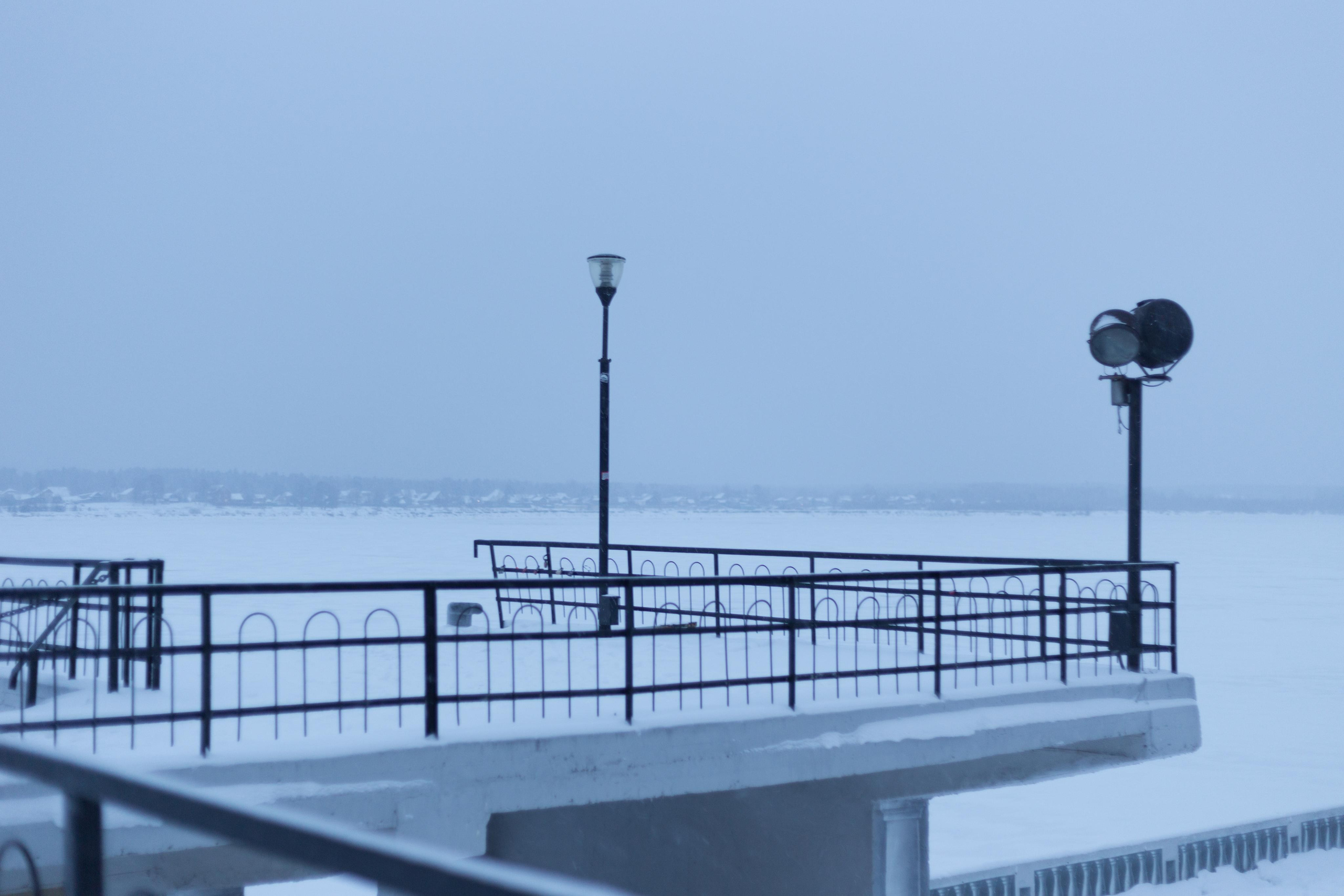 Фотосессия на набережной зимой. Фотограф Пермь. Фотосессия в фотостудии Перми и на свежем воздухе
