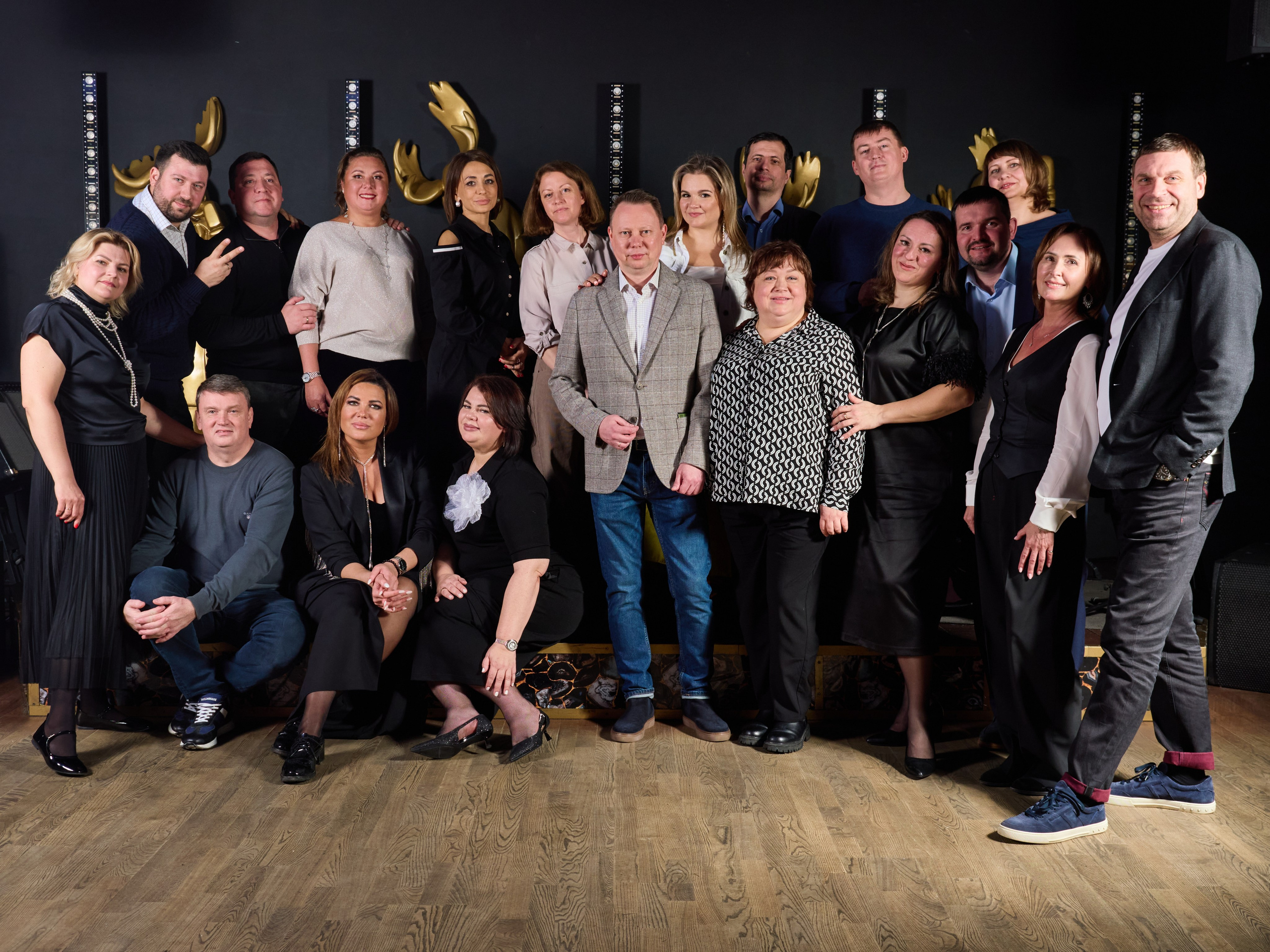 Групповая фотография на юбилее мужчины в Москве