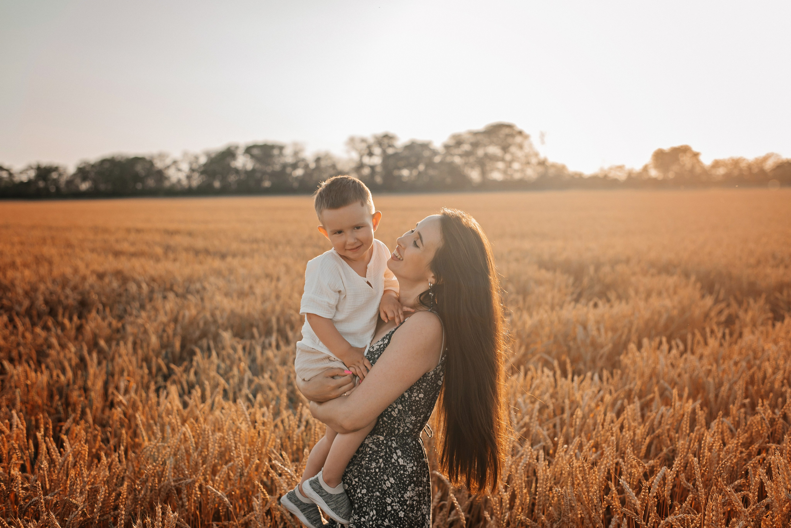 В поле на закате. Детский и семейный фотограф выпускной альбом Приморско-Ахтарск