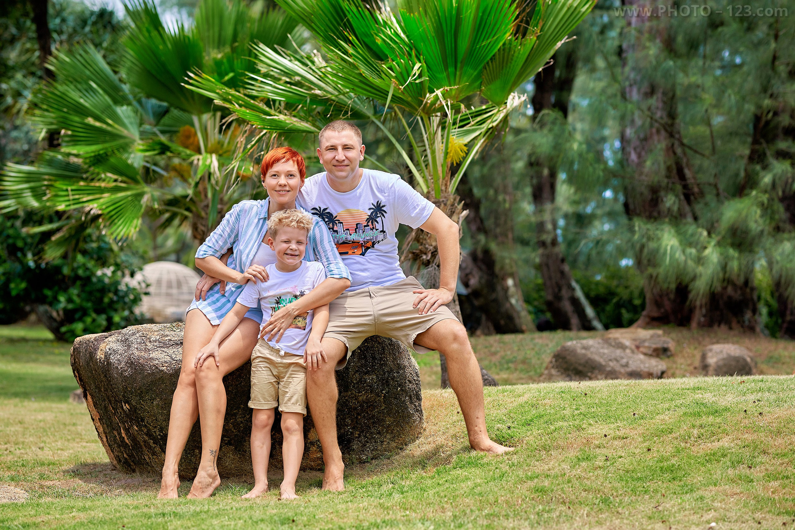 Family connection, tropical beauty — Nha Trang portraits