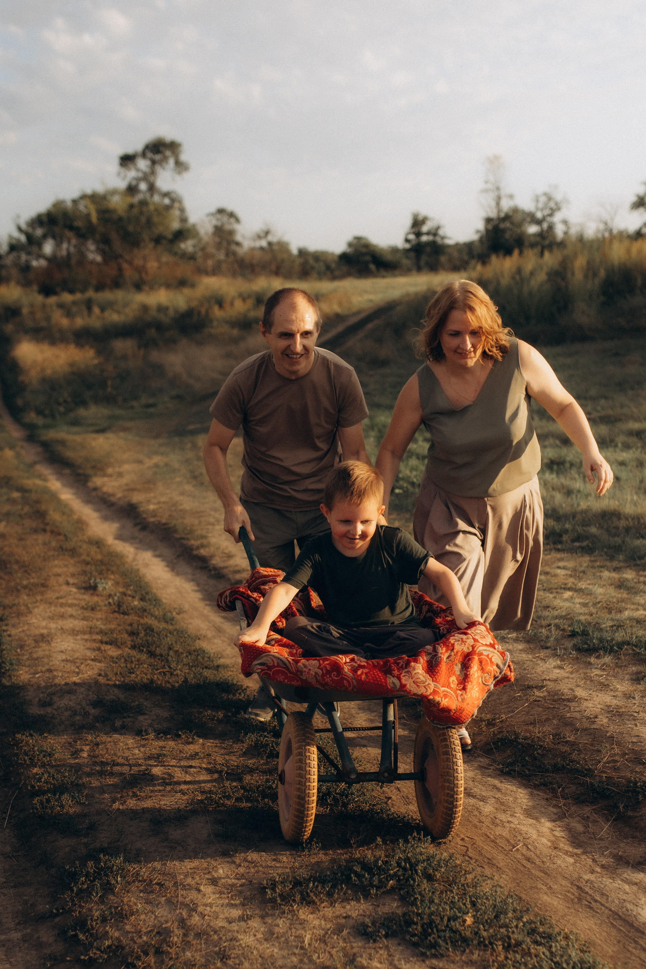 Летняя история в поле. Семейный фотограф lifestyle в Новосибирске Елена Шпилевая