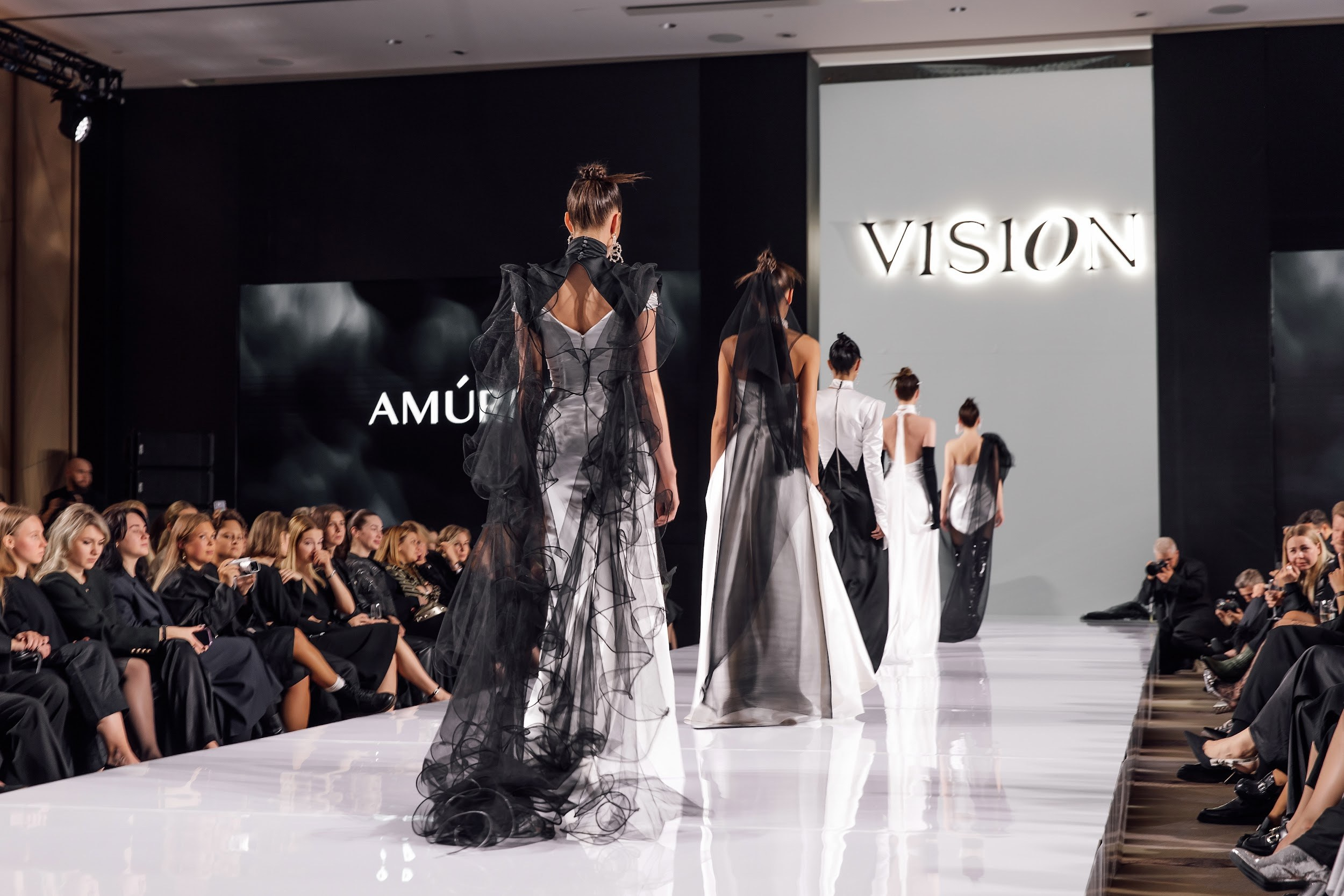 VISION. Любовь Чуляева — свадебный фотограф в Москве и Европе