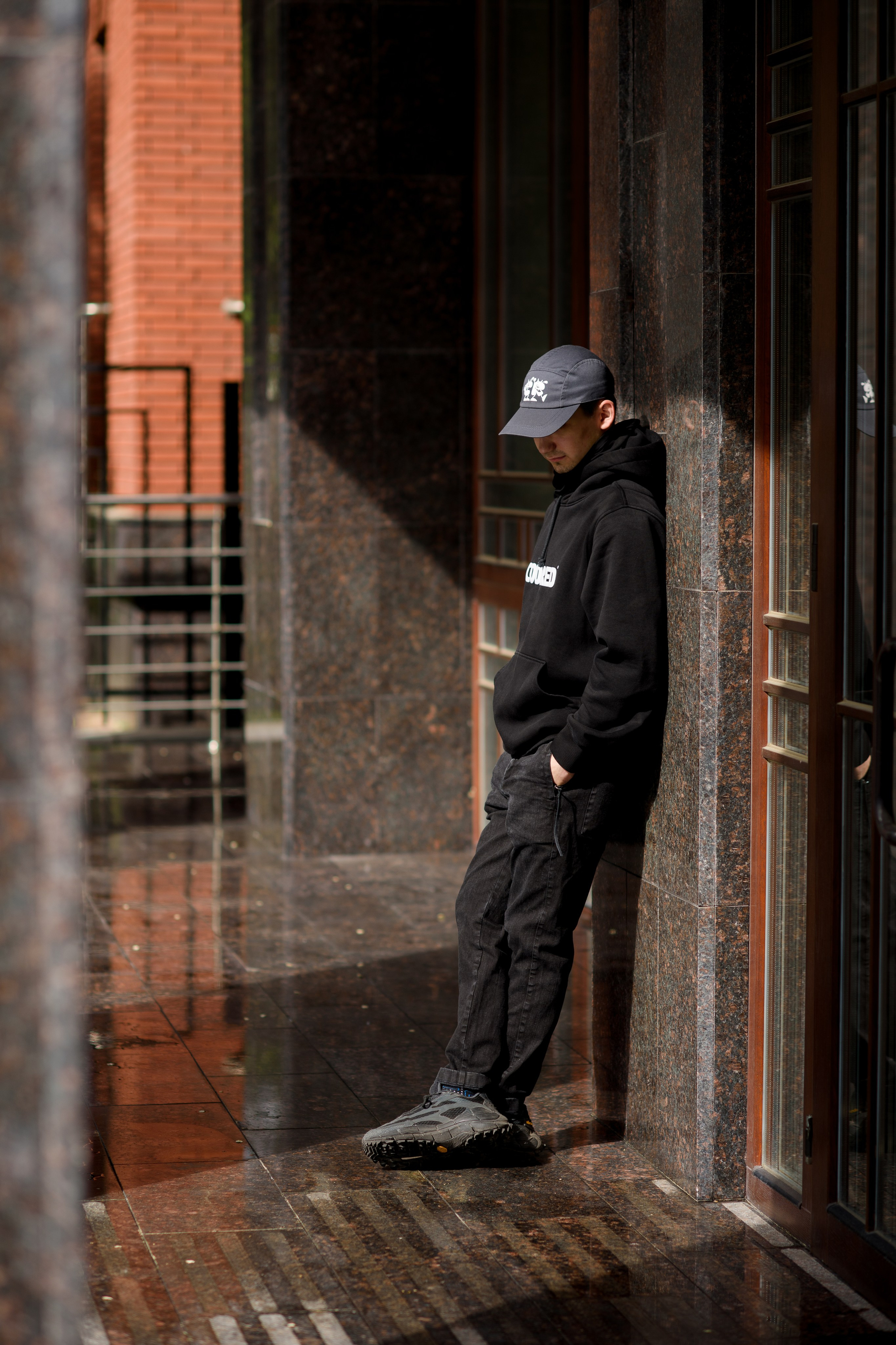 Фотосессия мальчика-подростка в городе. Главная