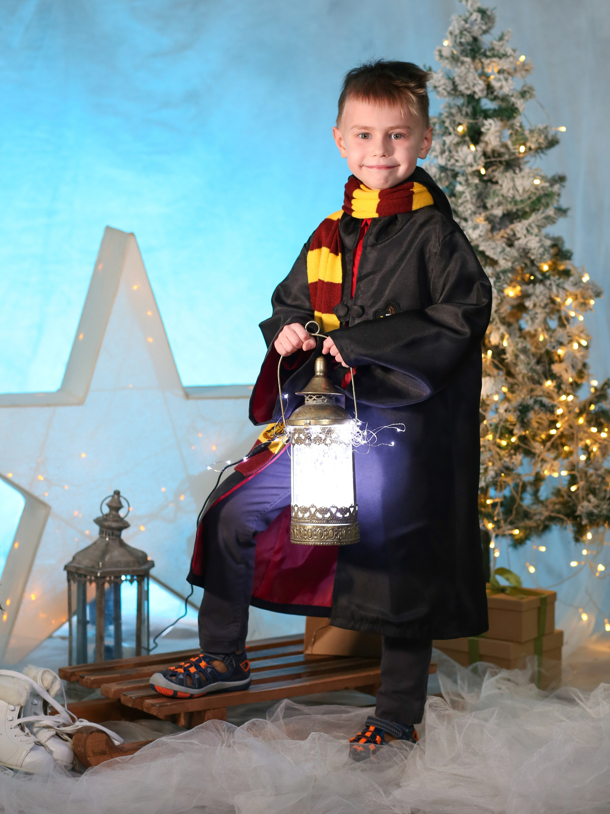 Общее фото в детском саду с выездным реквизитом в Тюмени. Выпускные альбомы в Тюмени для школ, садов, вузов спортивных секций