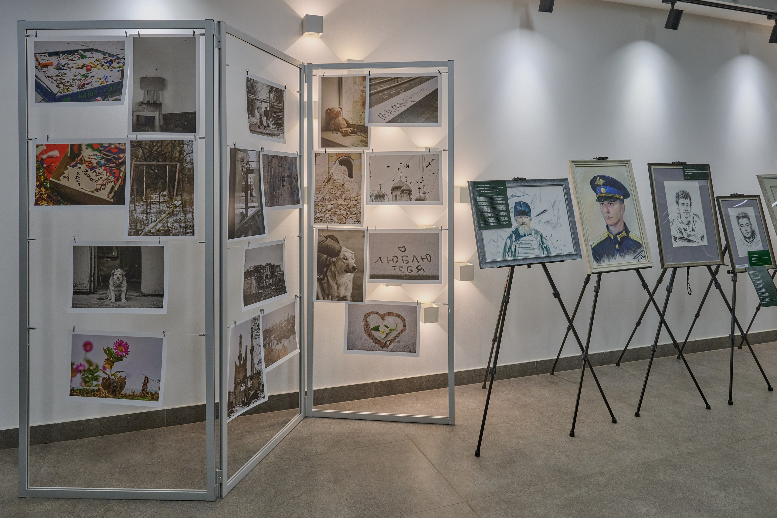 Фотовыставка «Территории» в Росгеолфонде. Фотограф Роман Адлер