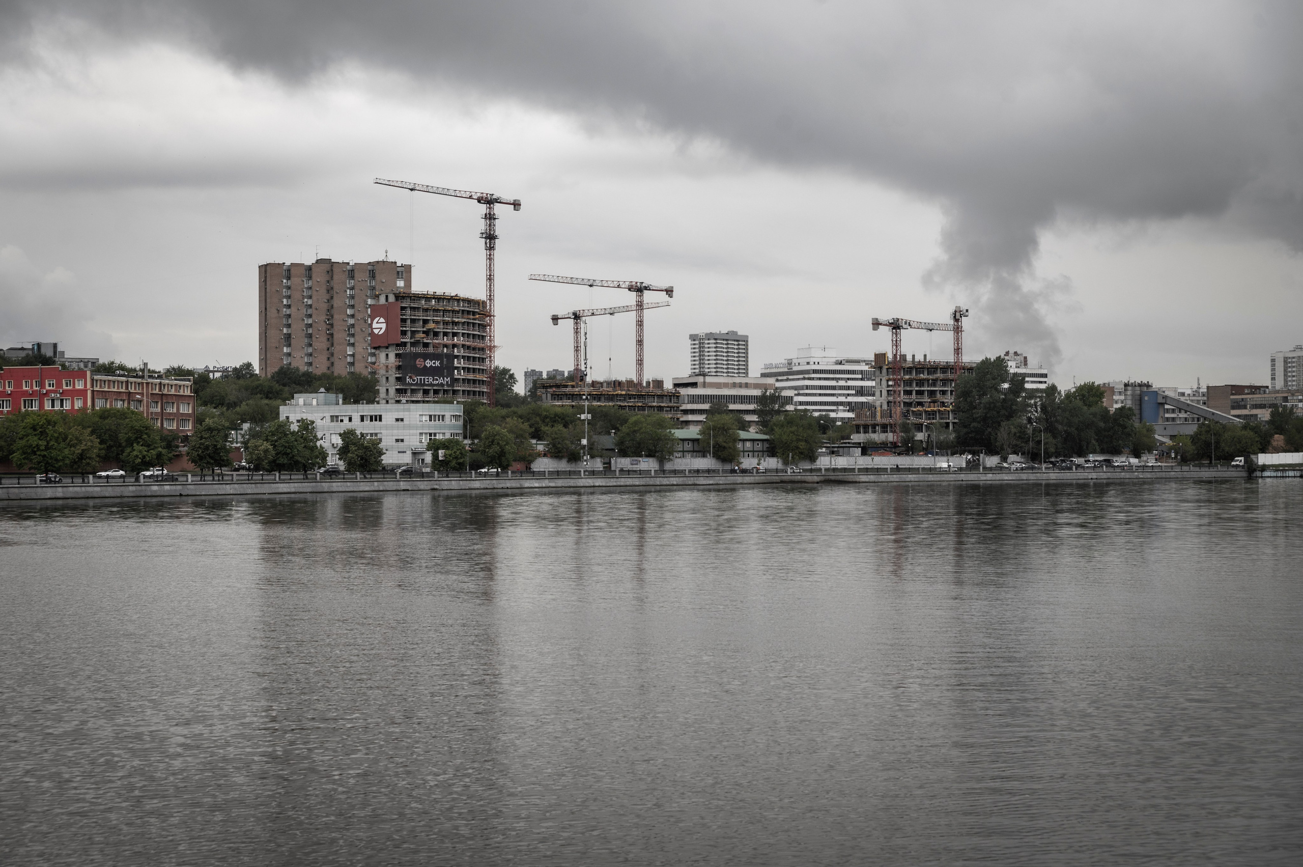 Москва-река. Лето. Яхта. Фотограф Роман Адлер