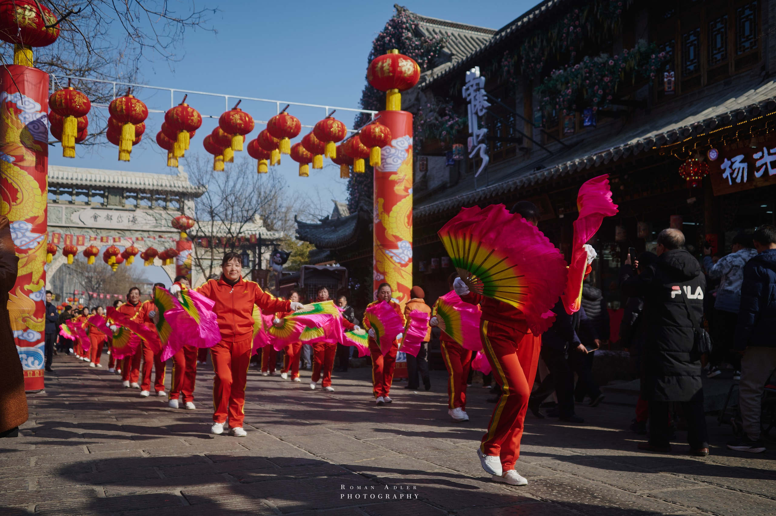Новогодний парад в Цинчжоу. Китай. Фотограф Роман Адлер