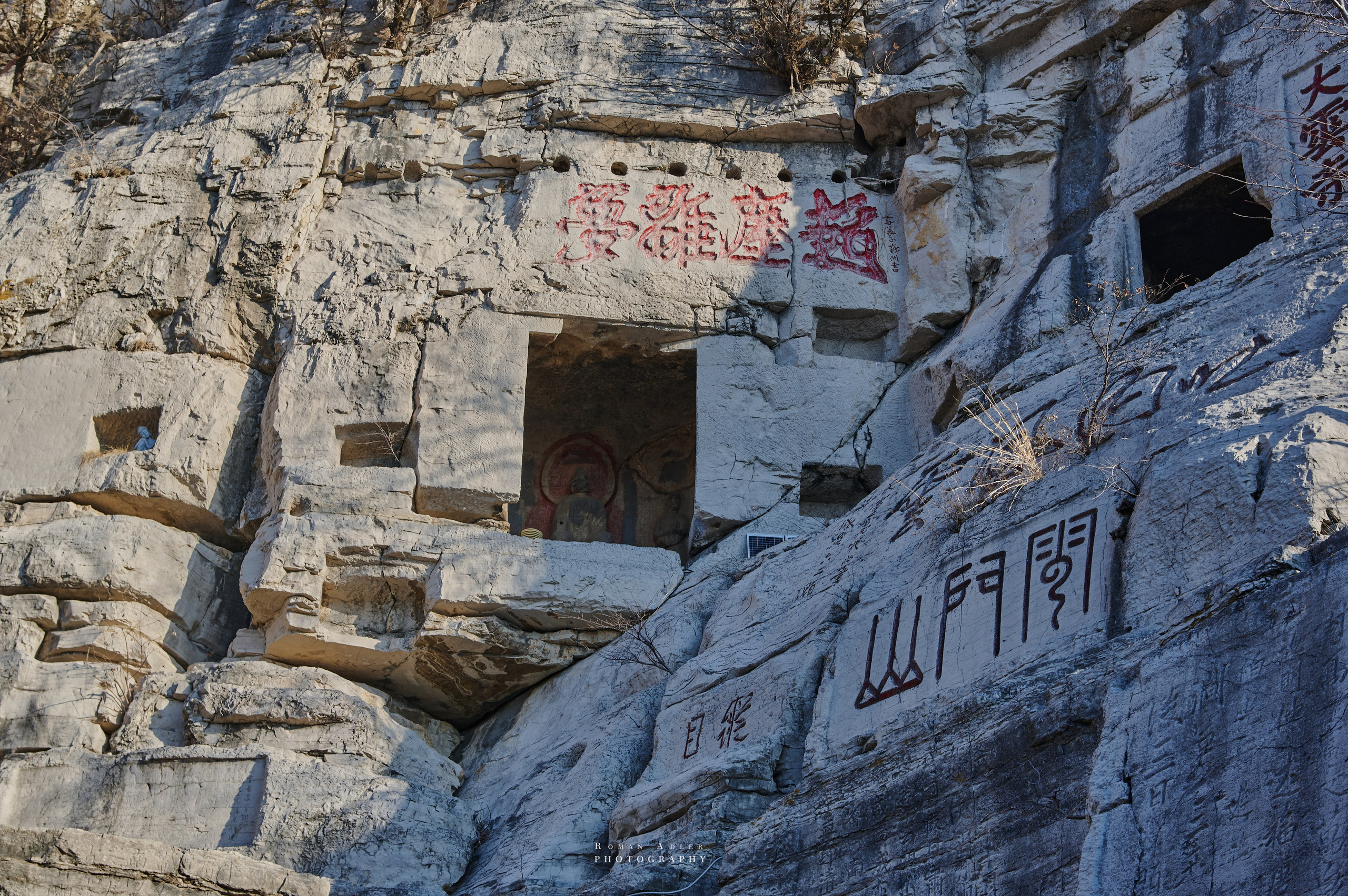 Рассвет на храмовой горе Юнмень. Цинчжоу. Фотограф Роман Адлер