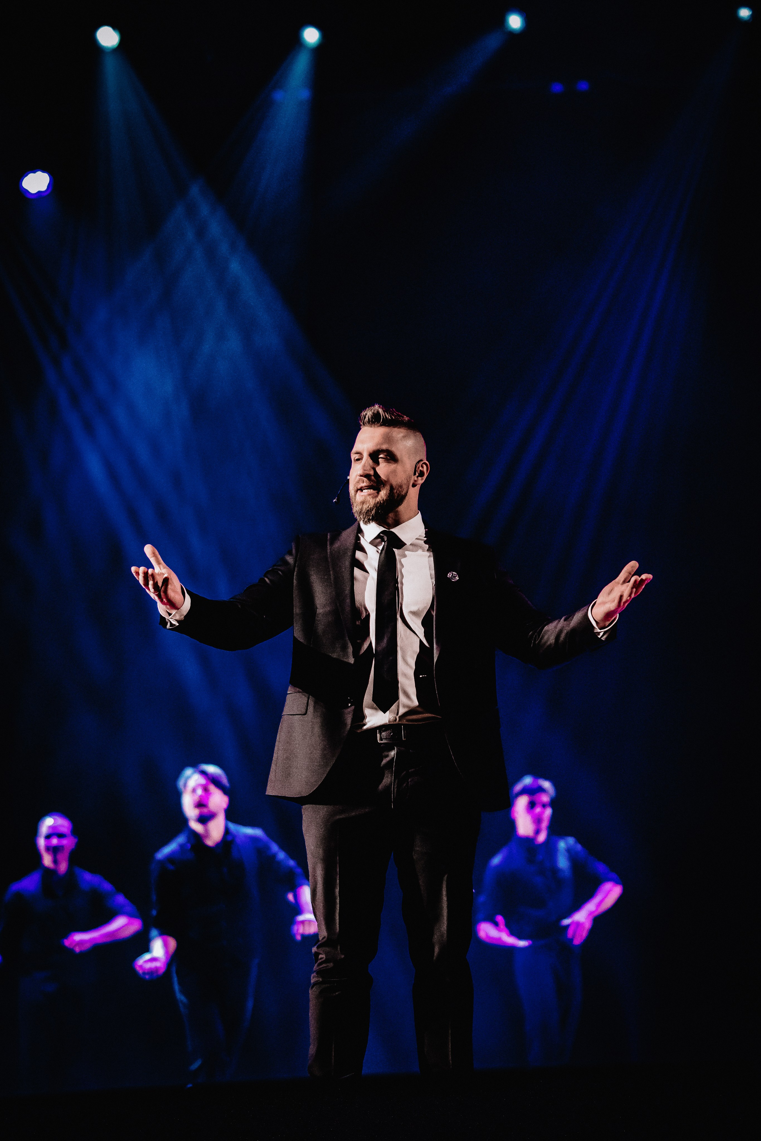 Шоу «Под дождём» 03 / 2025. ФОТОГРАФ ЕКАТЕРИНБУРГ