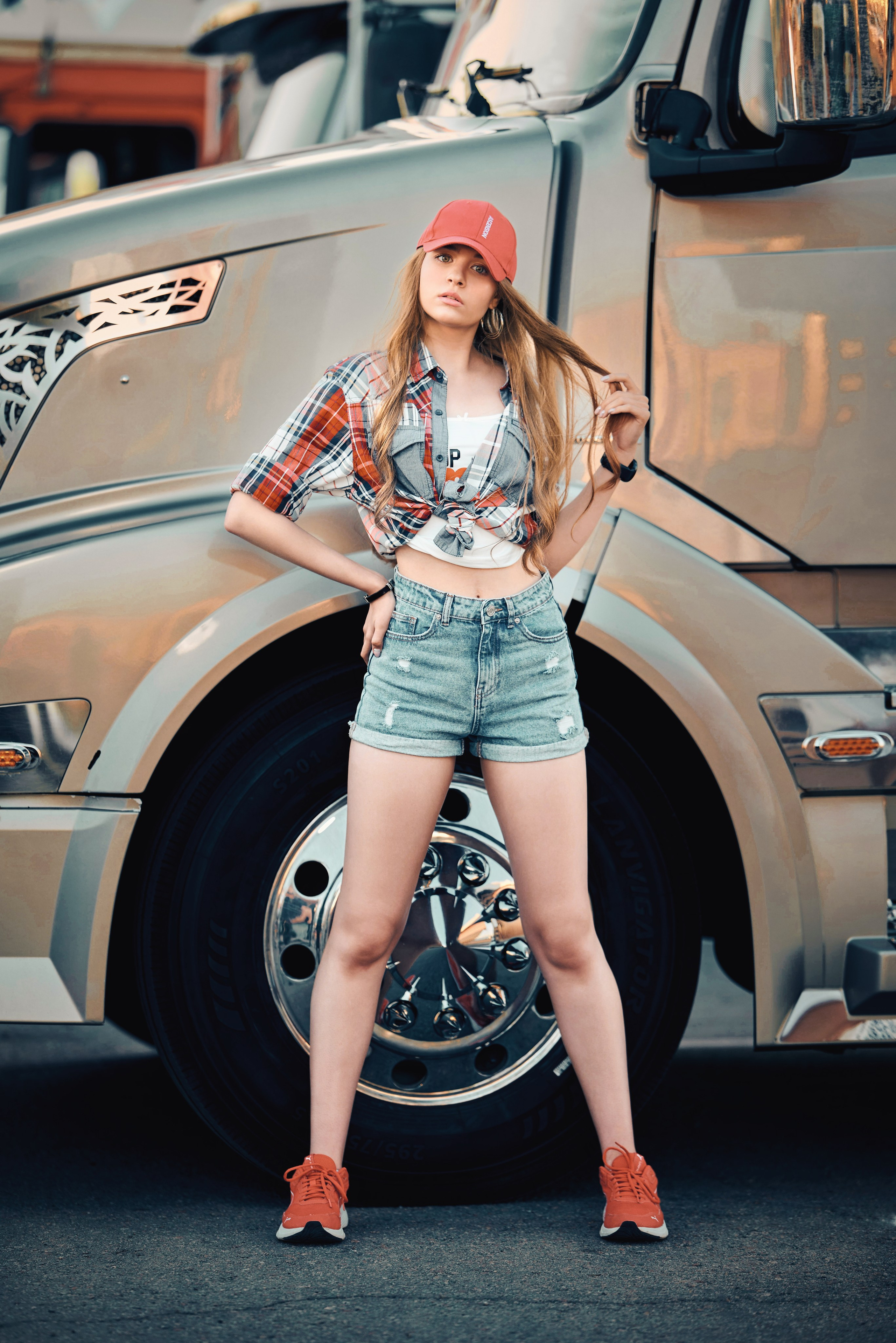 Truck & Girl. Фотограф Денис Кривопусков