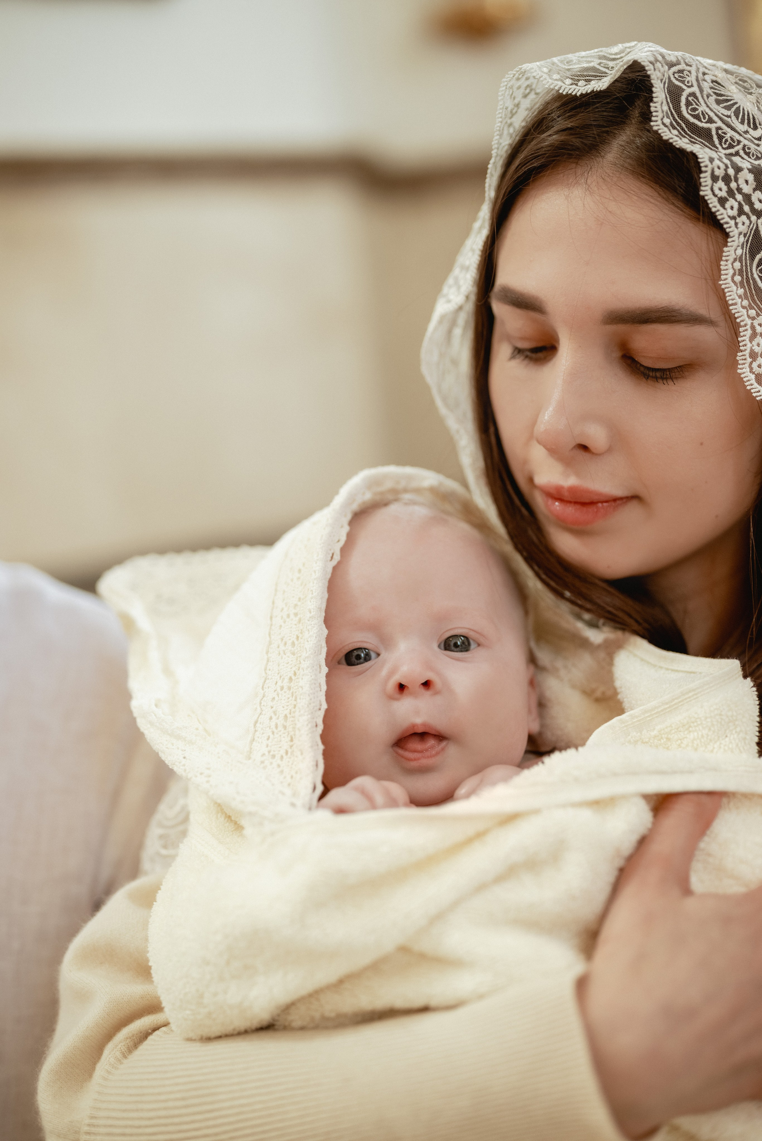 Крещение в храме Петра и Февронии. Юлия Басня семейный и свадебный фотограф в Донецке