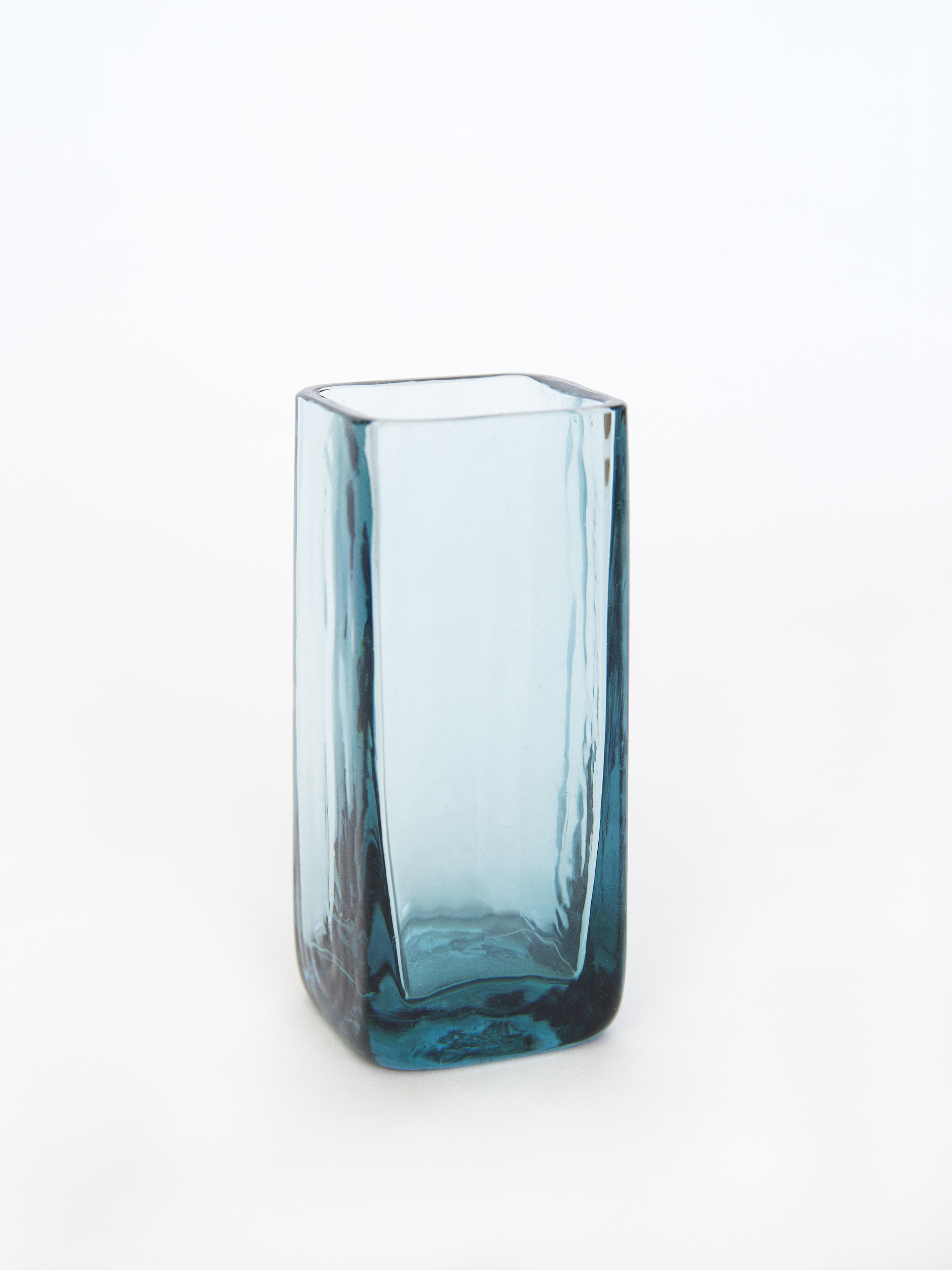 На белом фоне. Мария Пичугина — фотограф в Петергофе — Санкт-Петербурге