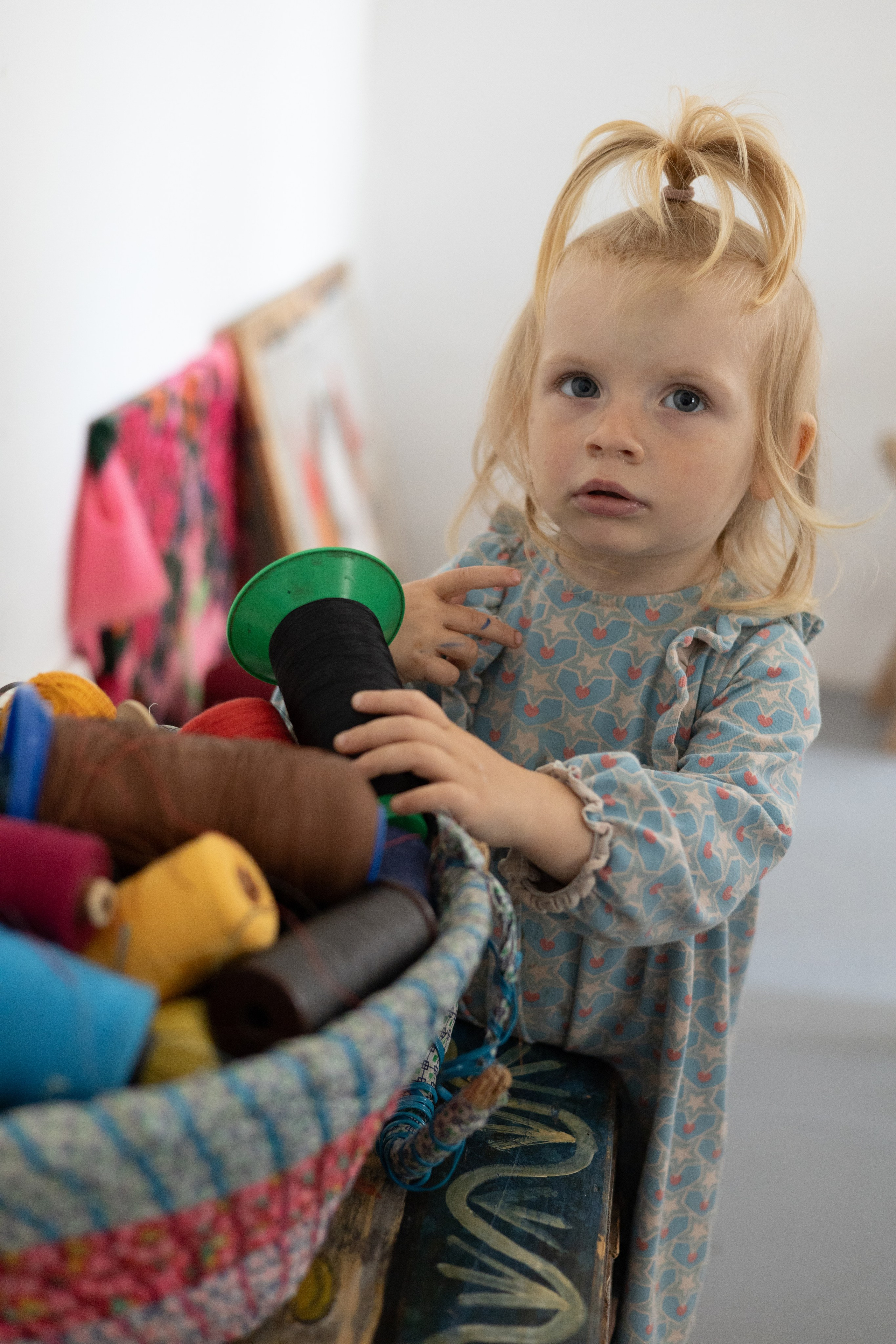 Вера и дети в мастерской. Портрет художника. Марина Лавинская Фотограф из Москвы
