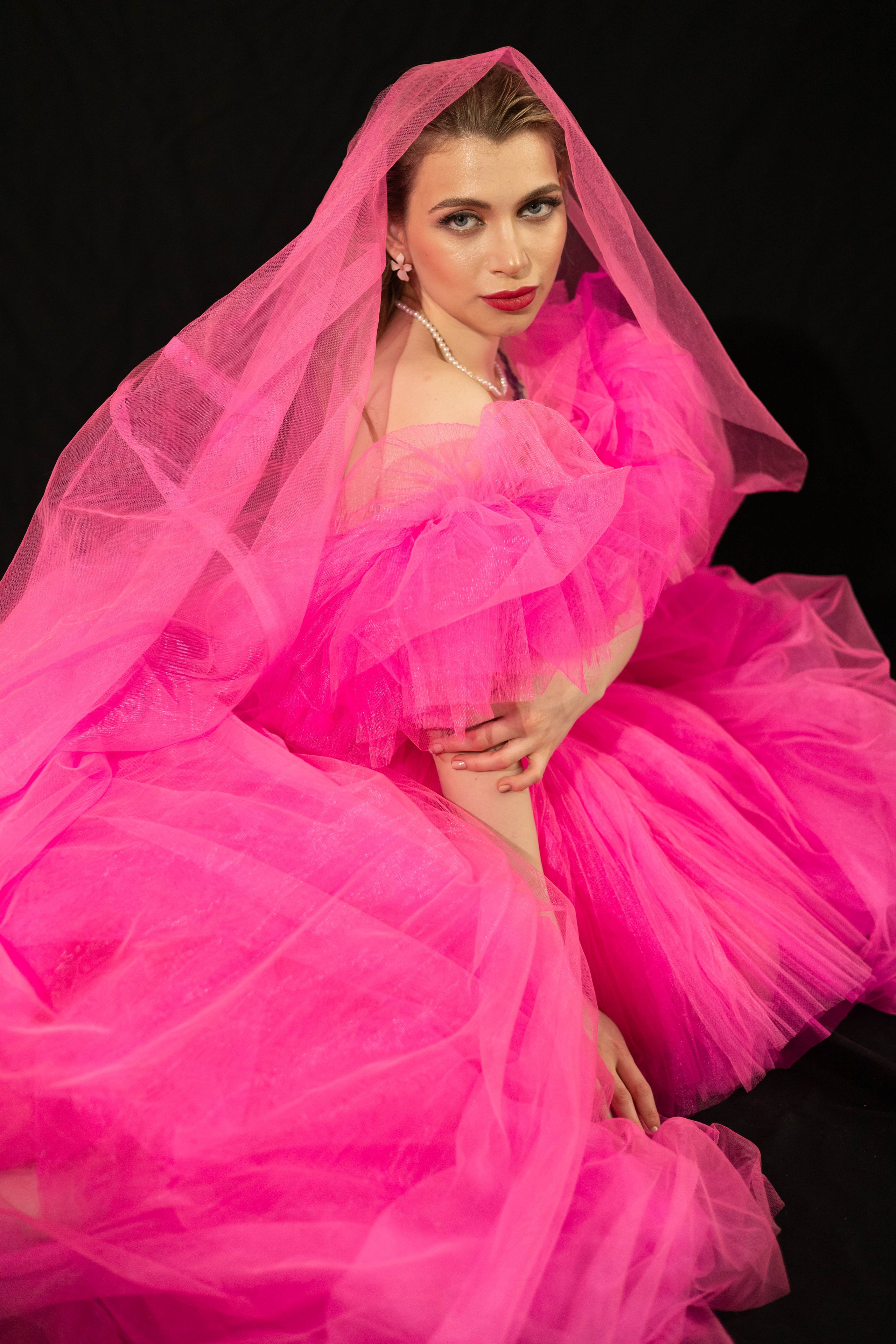 Екатерина. Fuchsia on black. Портретный фотограф Панферова Регина г. Санкт-Петербург, г. Казань