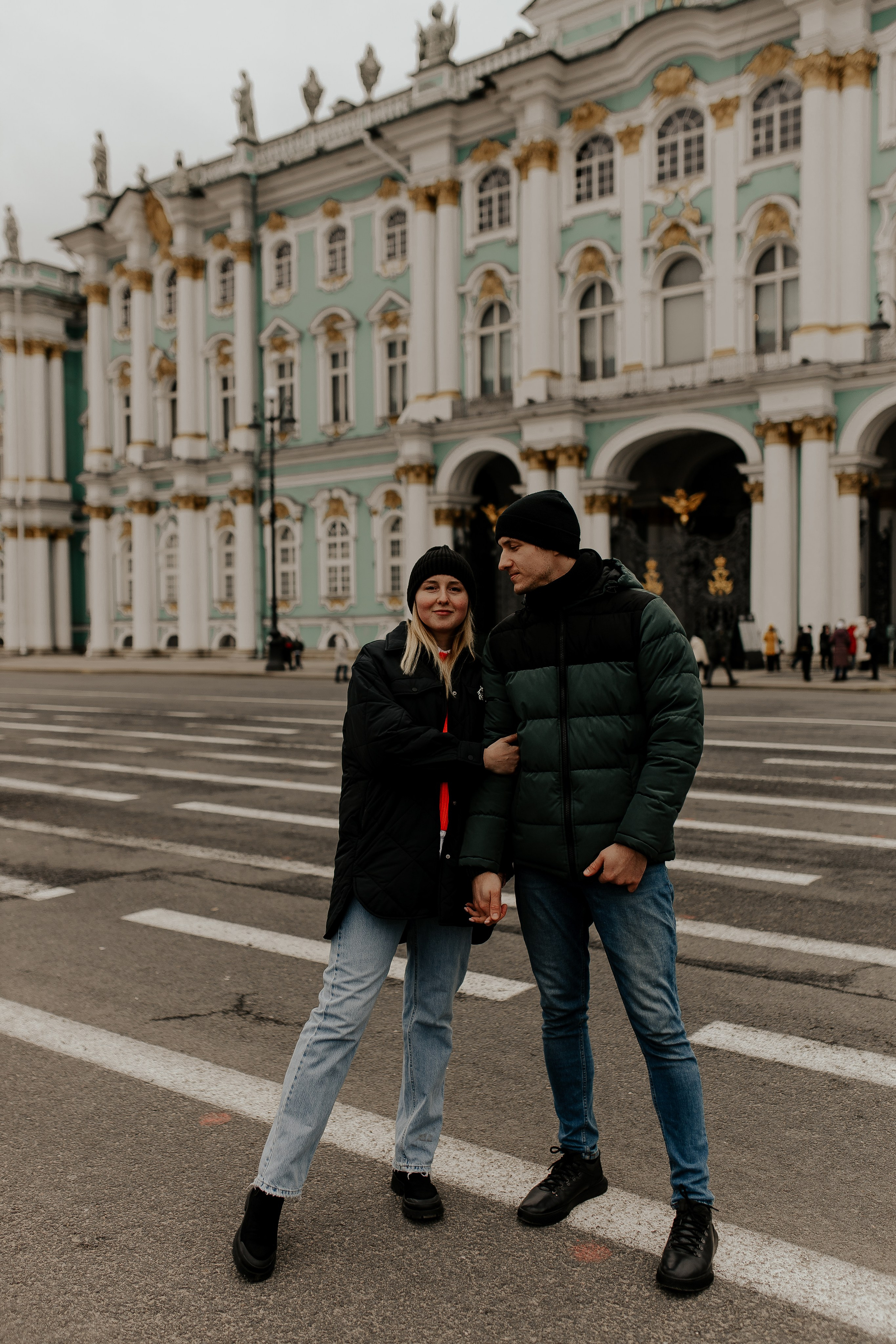 Поцелуй у Эрмитажа. Фотограф в Санкт-Петербурге Лиза Семченкова