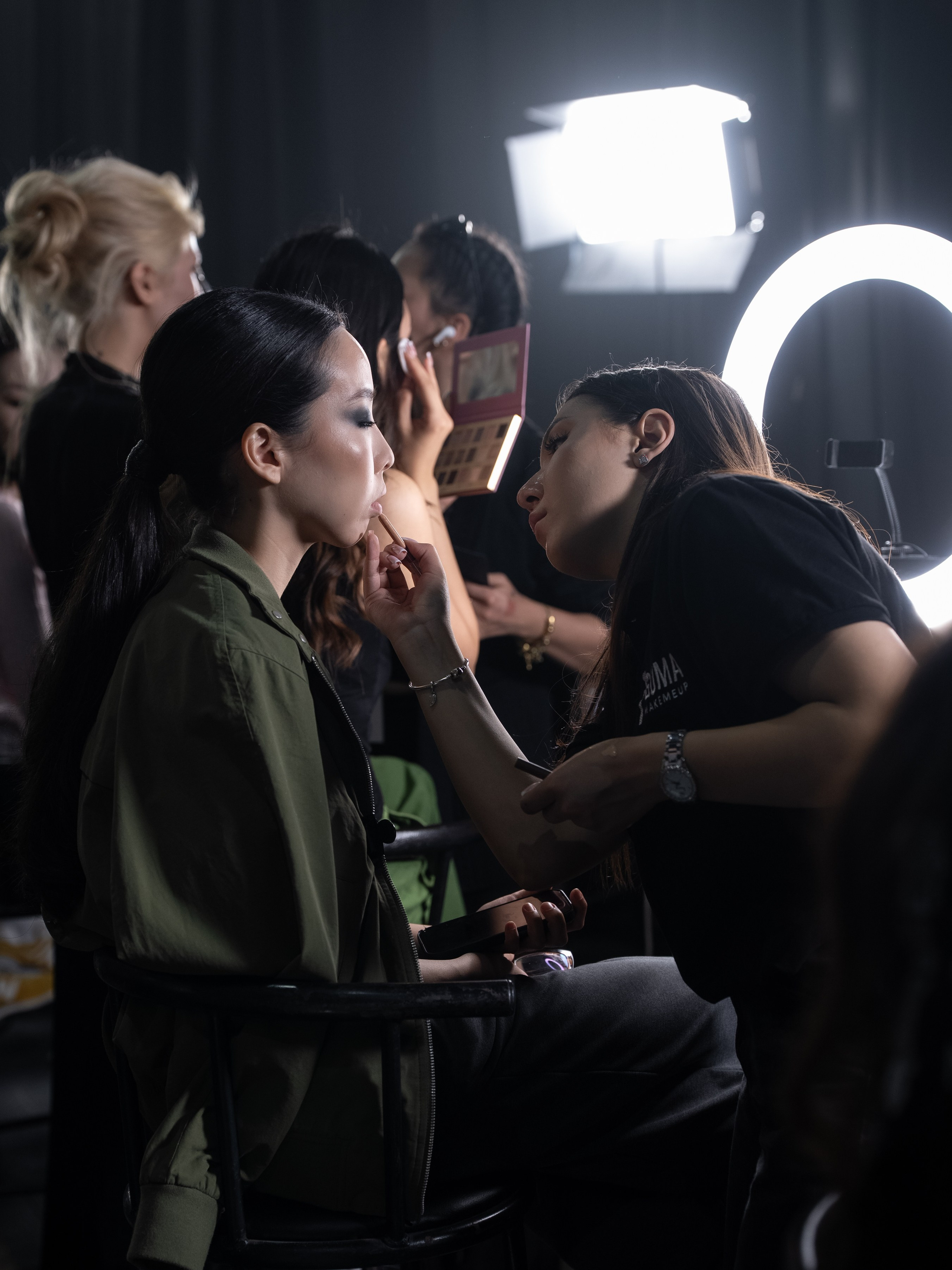 Visa Fashion Week Pre-Fall 2026 April BackStage Day 1. Сайт Алматинского НЮ АРТ, будуар и фэшн фотографа Дениса Карпенко