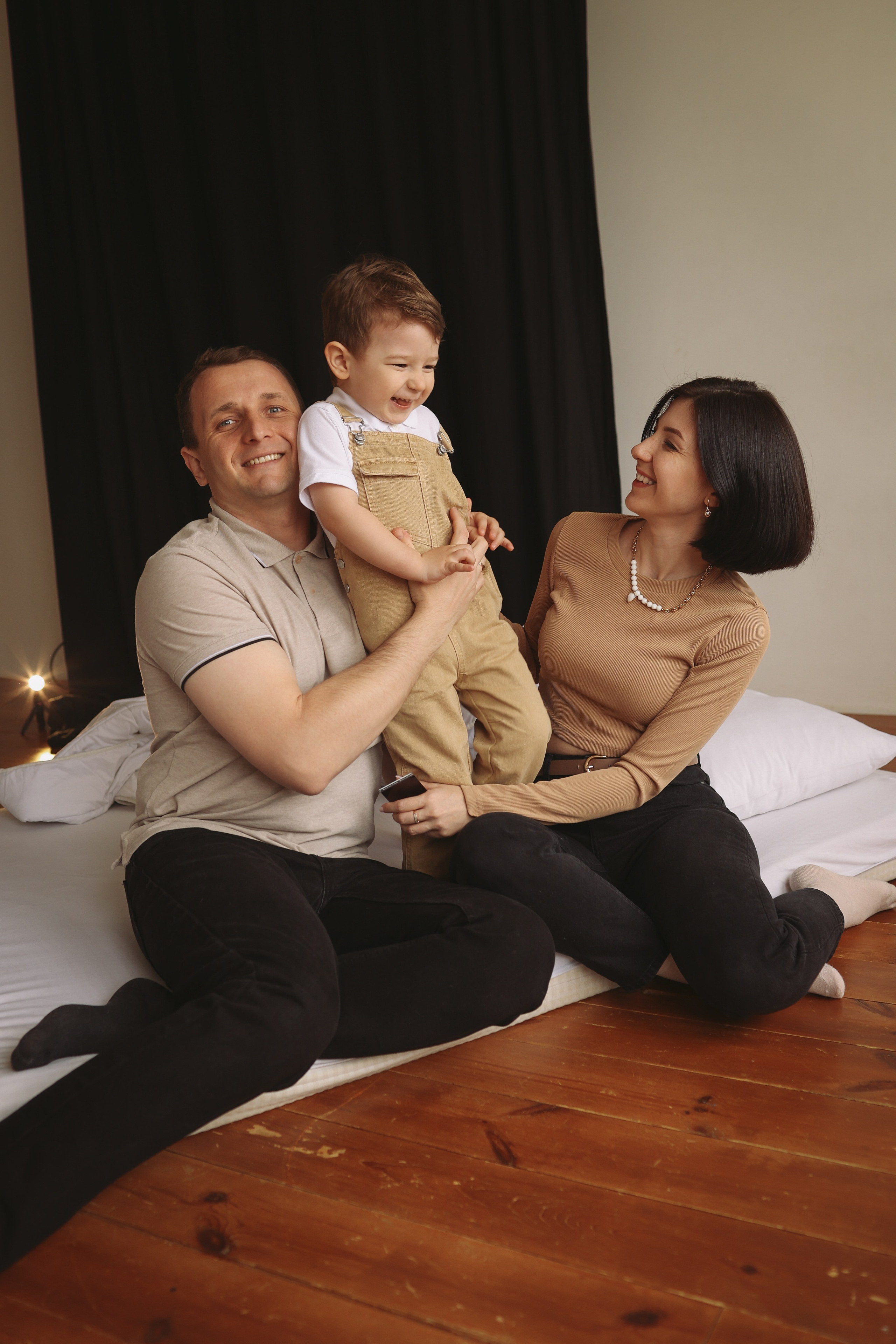 Семейная фотосессия в студии семейная фотосессия в Москве. Фотограф Владимир Москва