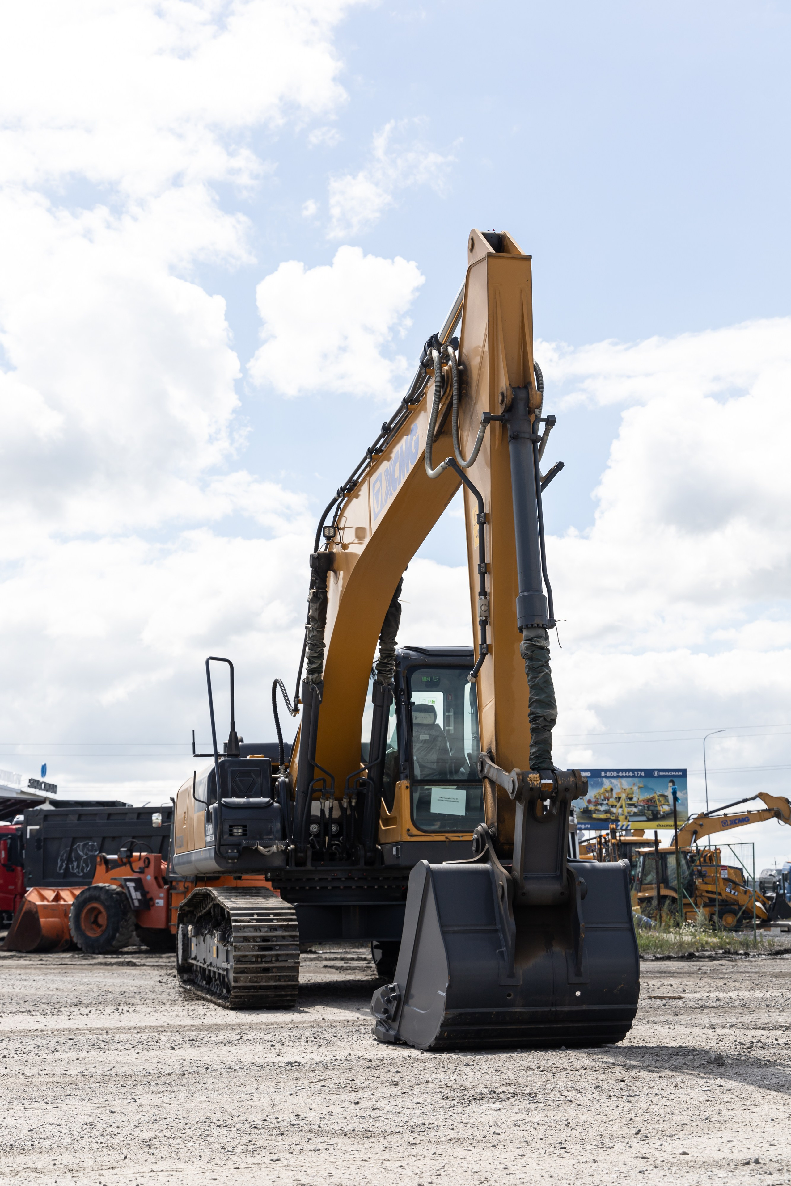 Спецтехника. Фотограф свадебный, репортажный, индивидуальный, фото для маркетплейсов, брендов, автосалонов