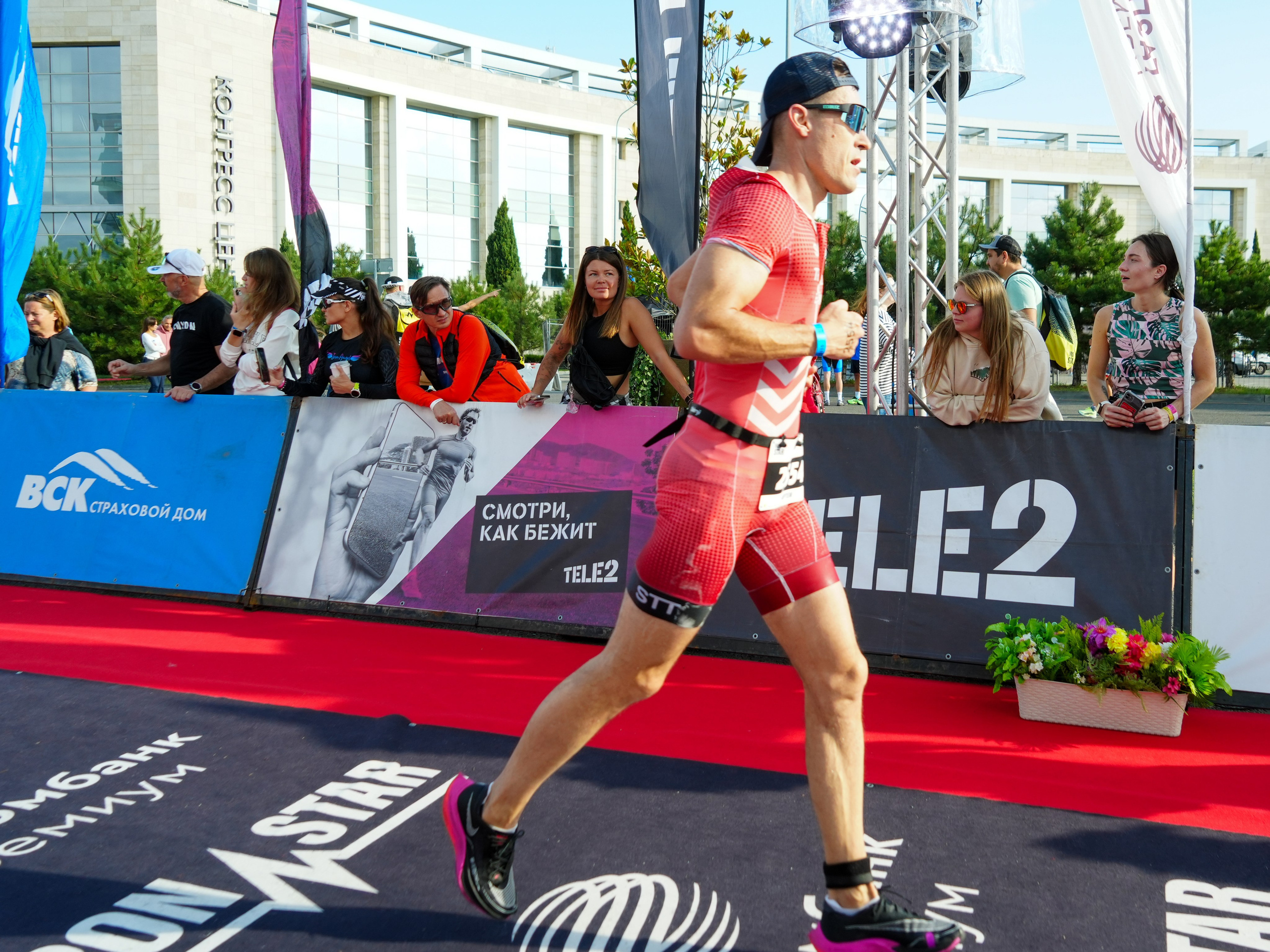 Фотоотчет партнерской интеграции для компании TELE2 на фестивале Ironstar. Репортажный фотограф в Красной Поляне и Сочи Павлюченко Екатерина