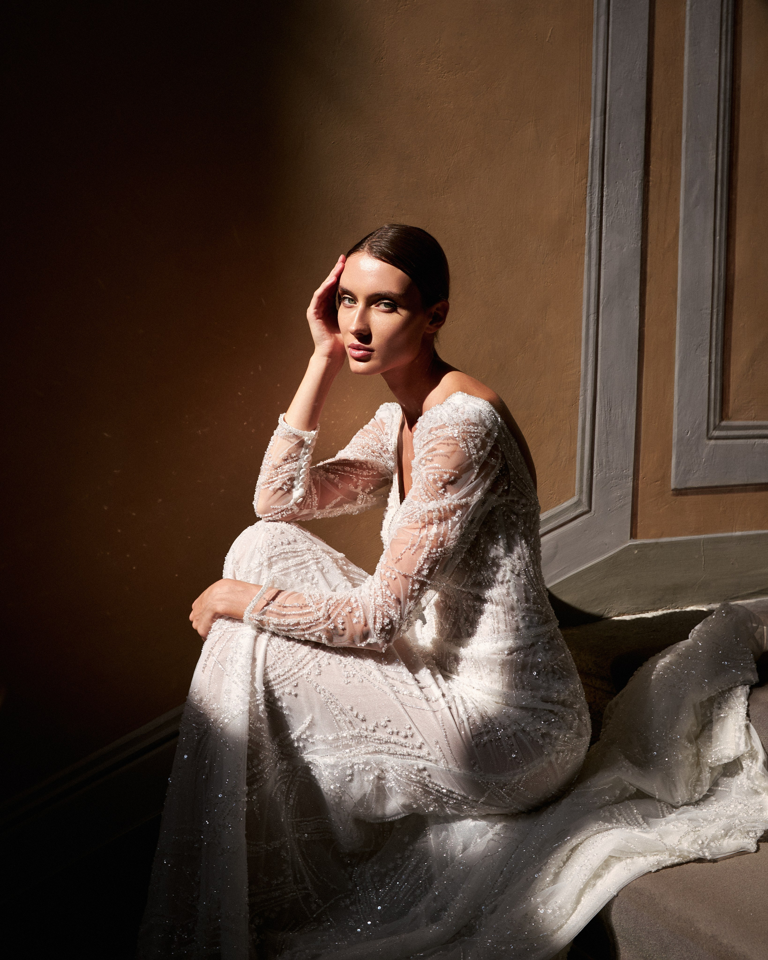 White Wedding Platform Runaway 2023 Milano. Photographer & Videographer in Barcelona