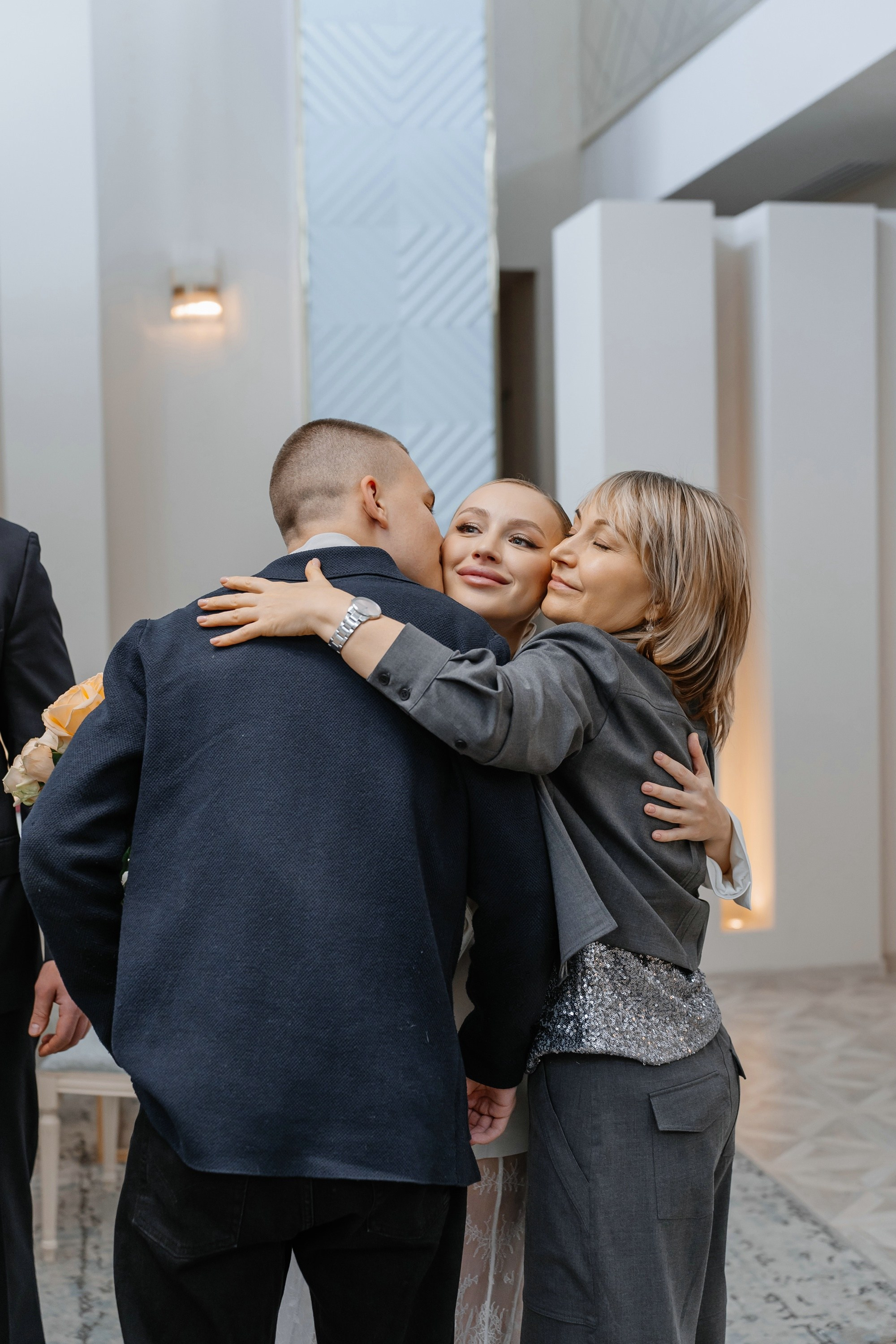 Свадебная фотосессия в Рэдиссон Блу Олимпийский. Свадебный и семейный фотограф в Москве Светлана Зоткина