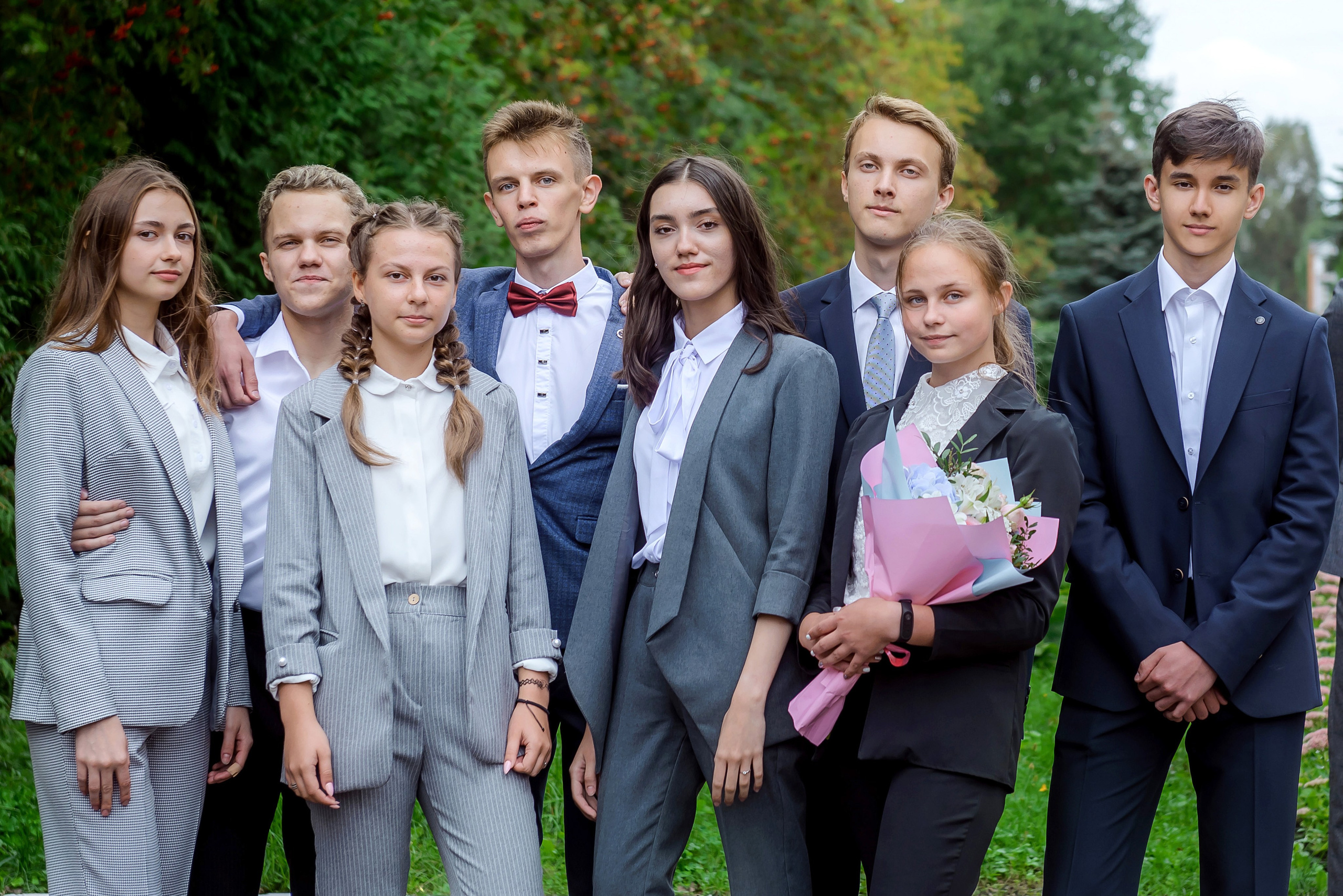 Линейка 11-е классы 2023. Фотограф Галина Лисанова, г. Брянск