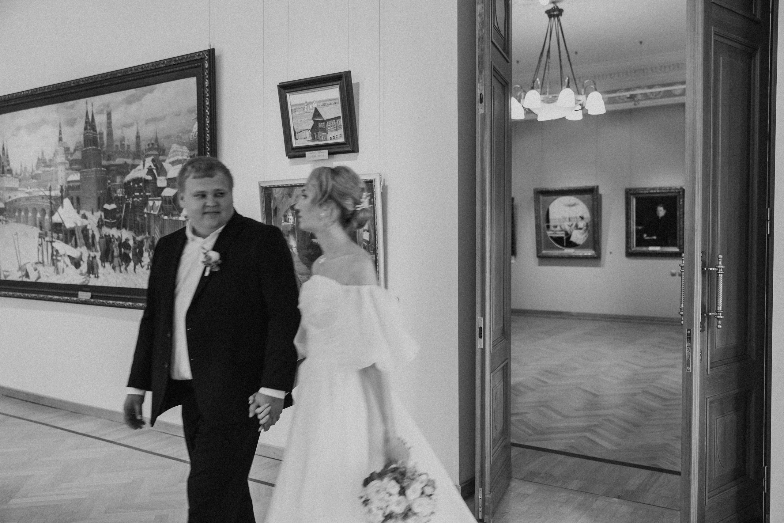 Свадебная фотосессия в галлерее. Свадебный фотограф Ярославль Ирина Волоцкая