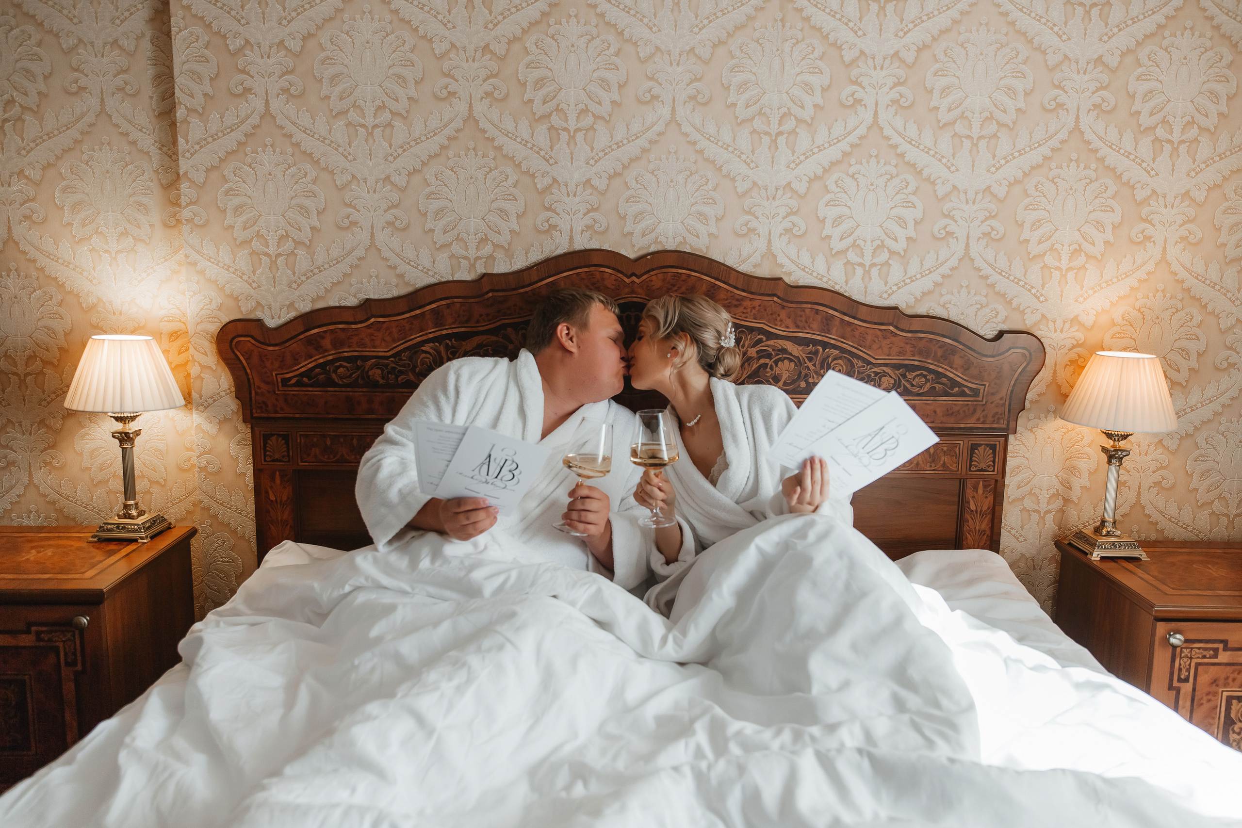 Свадебная фотосессия в галлерее. Свадебный фотограф Ярославль Ирина Волоцкая