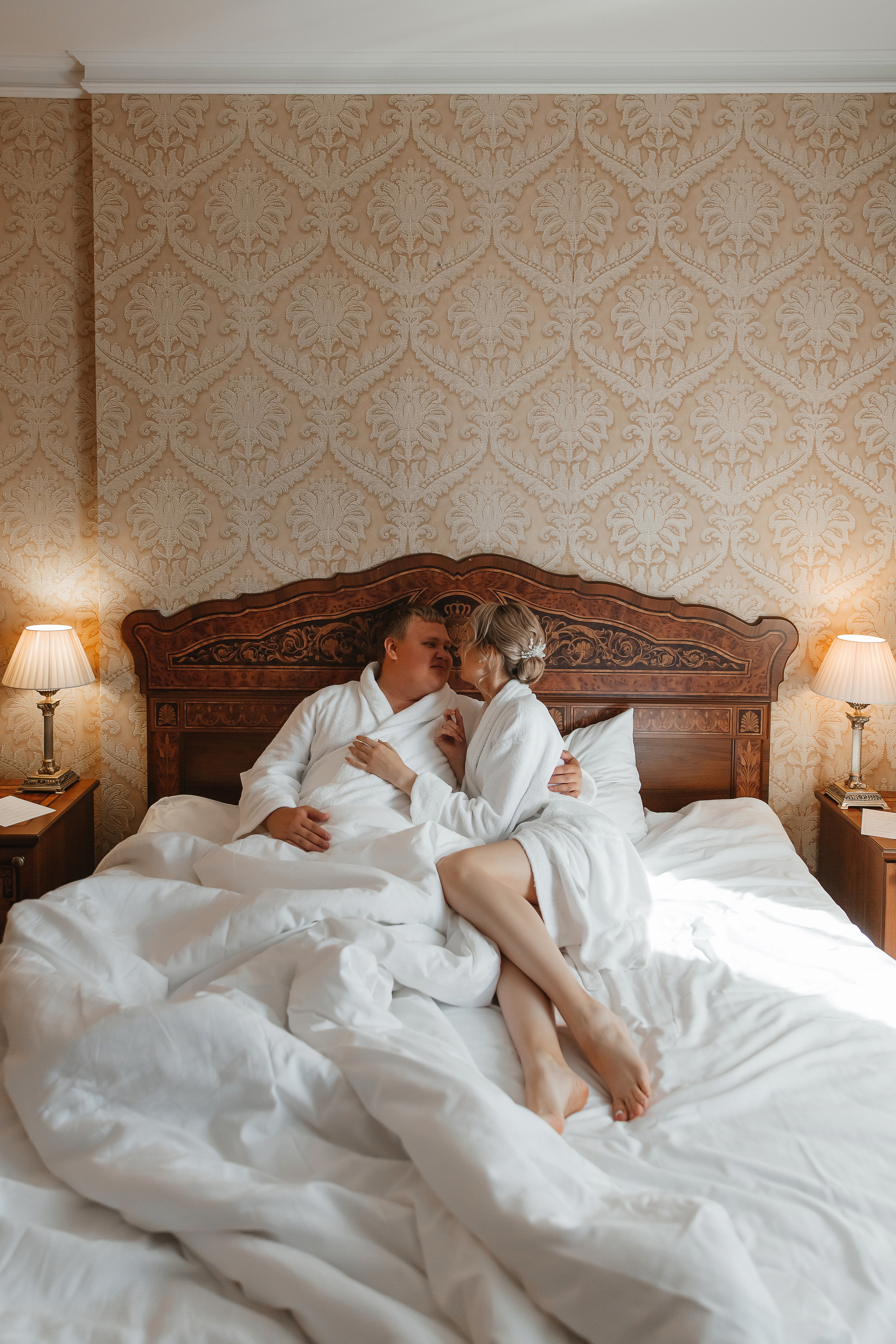 Свадебная фотосессия в галлерее. Свадебный фотограф Ярославль Ирина Волоцкая