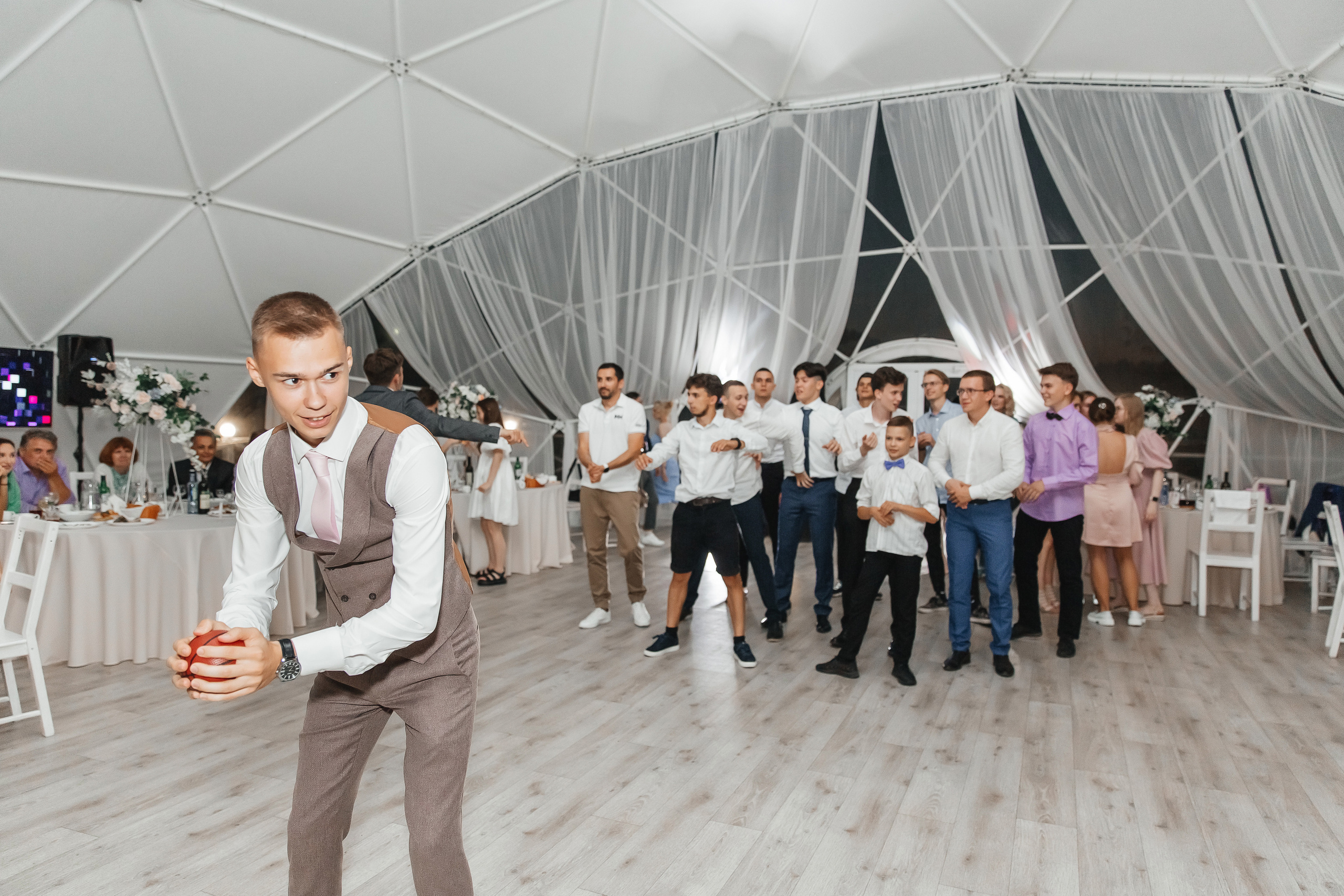 Свадьба в клевер парк. Свадебный фотограф Ярославль Ирина Волоцкая