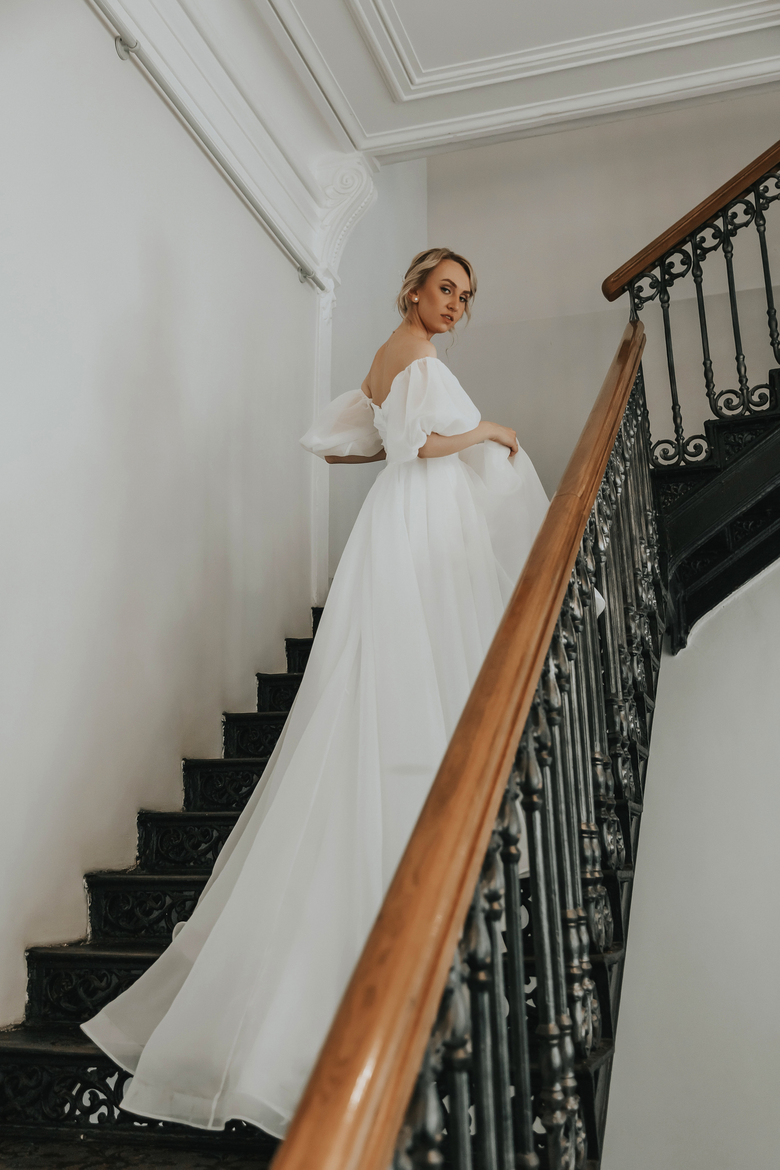 Свадебная фотосессия в галлерее. Свадебный фотограф Ярославль Ирина Волоцкая