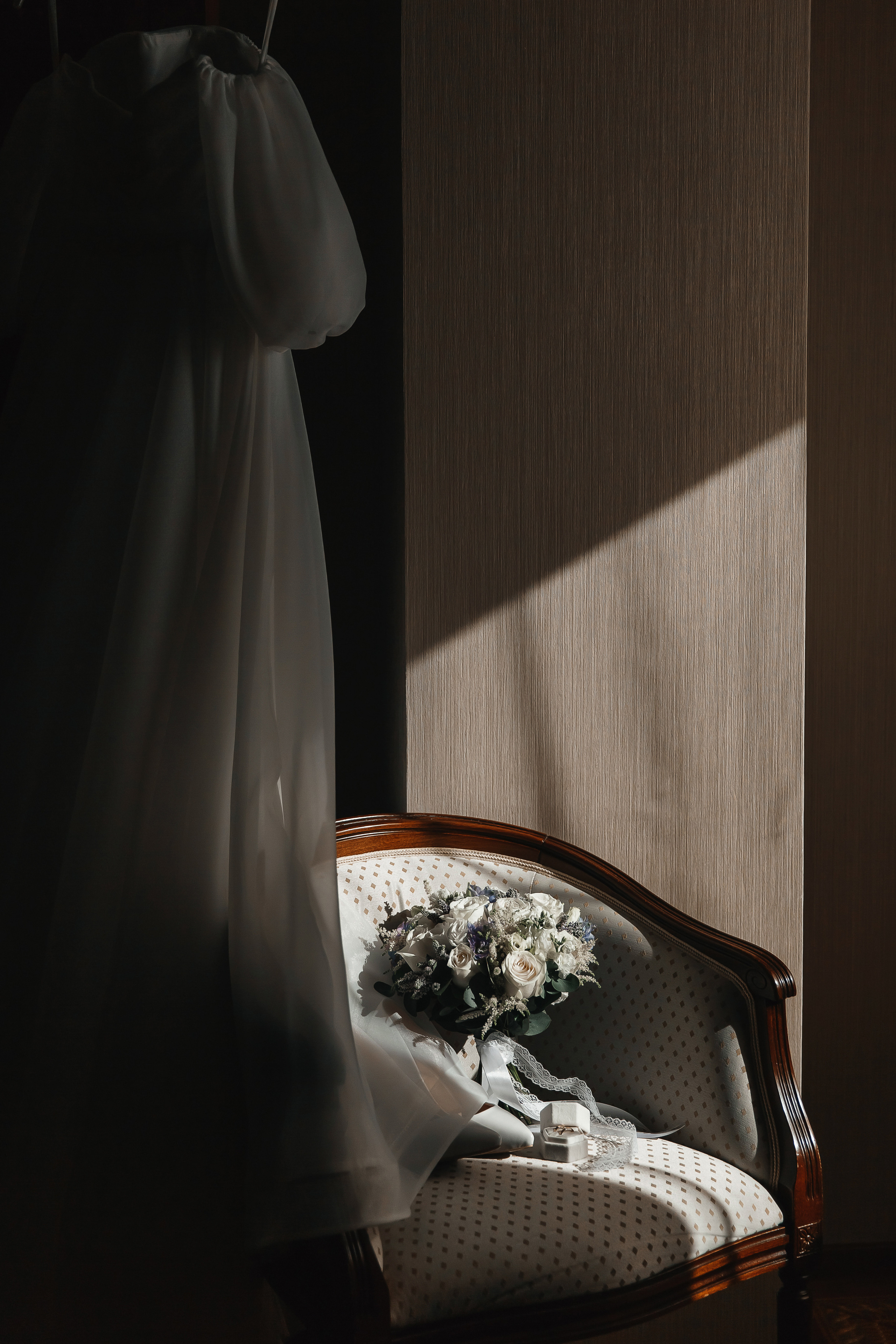 Свадебная фотосессия в галлерее. Свадебный фотограф Ярославль Ирина Волоцкая