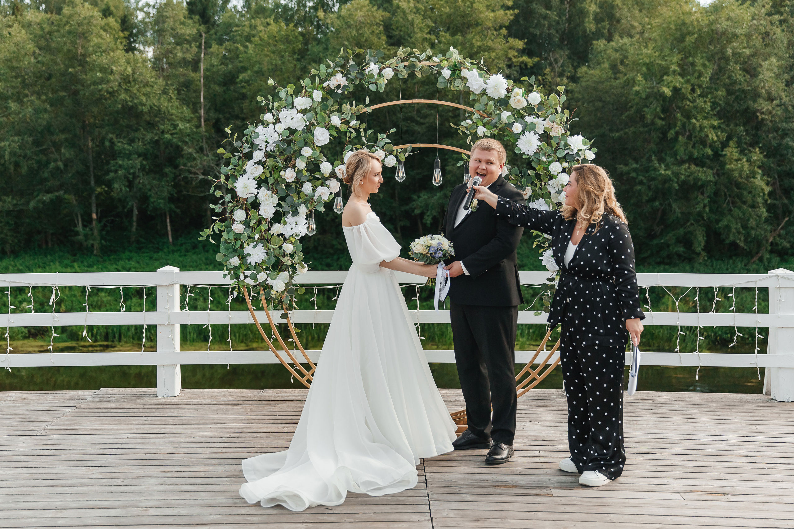 Свадебная фотосессия в галлерее. Свадебный фотограф Ярославль Ирина Волоцкая