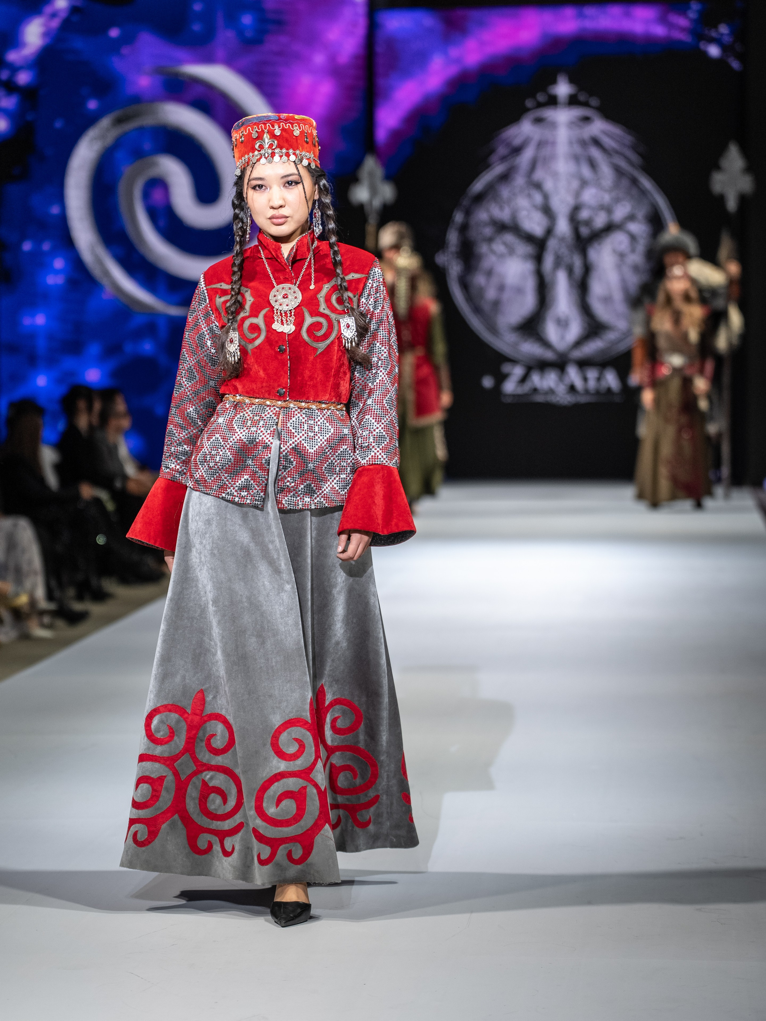 EURASIAN FASHION WEEK Lo Zarata. Сайт Алматинского НЮ АРТ, будуар и фэшн фотографа Дениса Карпенко