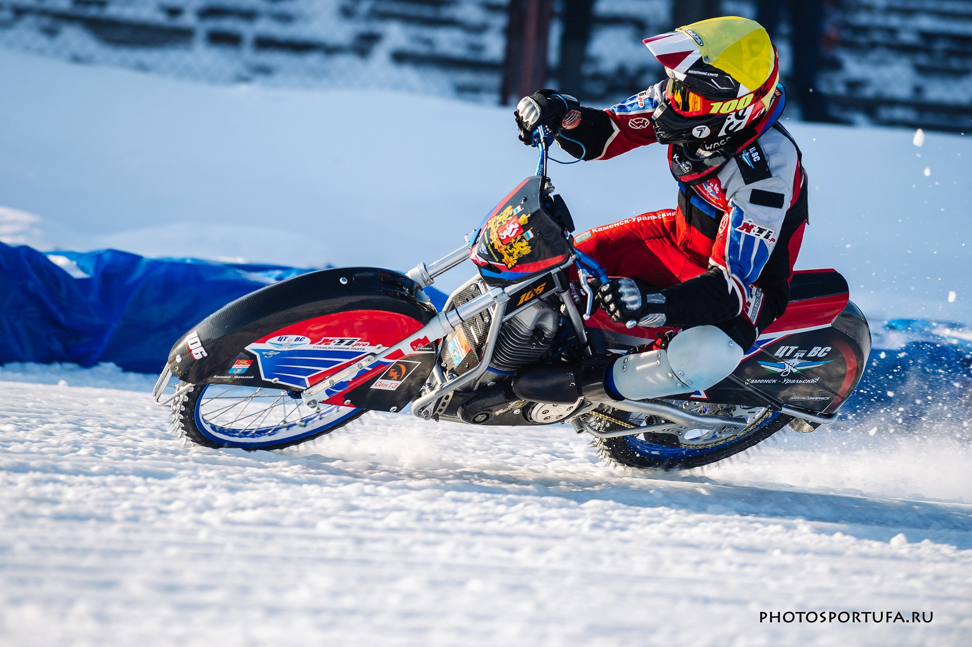 Мотогонку на льду. Спортивный фотограф в Уфе Евгений Буров