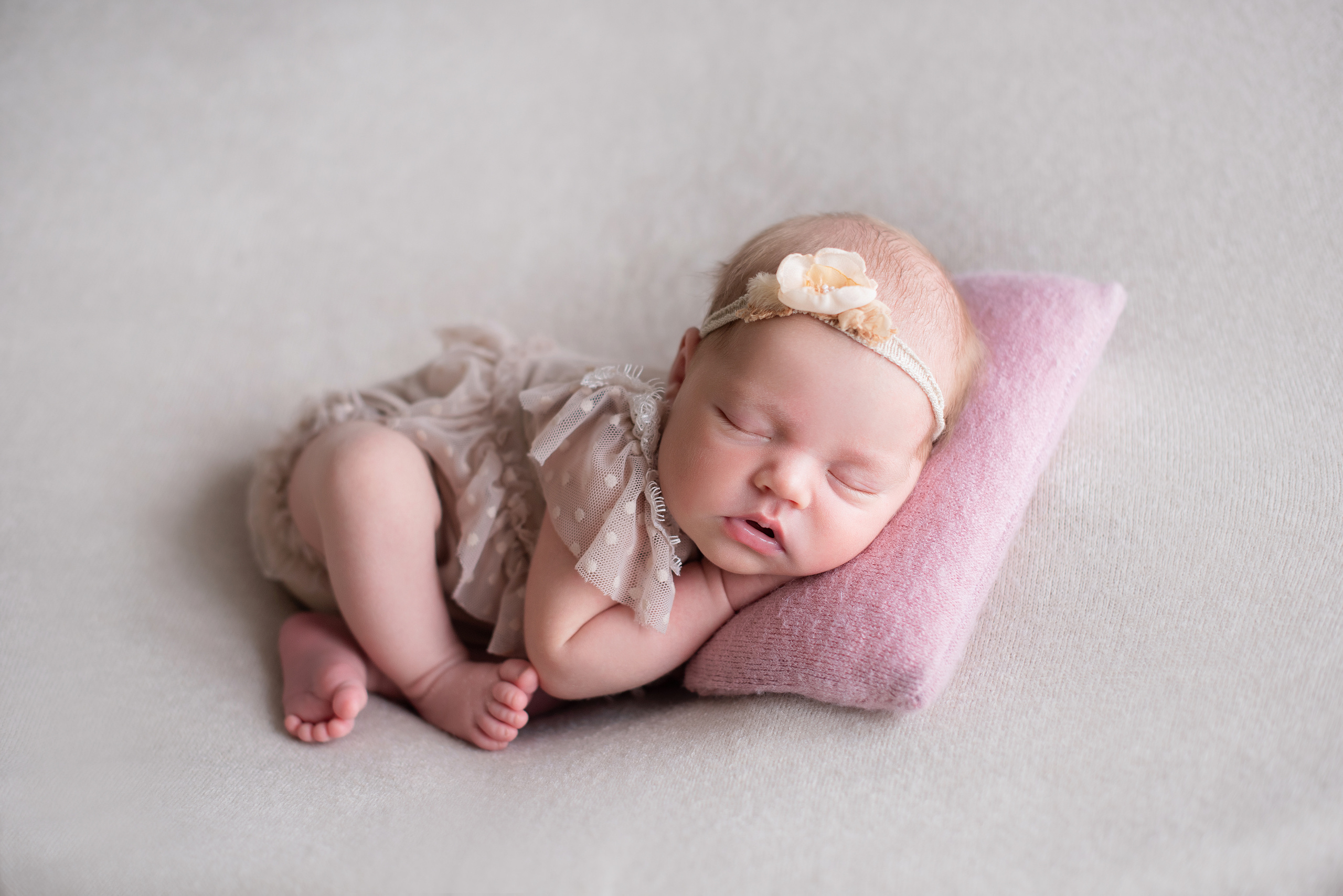 Дарья, 12 дней. Детский и семейный фотограф в Красноярске. Фотосессии новорожденных малышей до 1 месяца