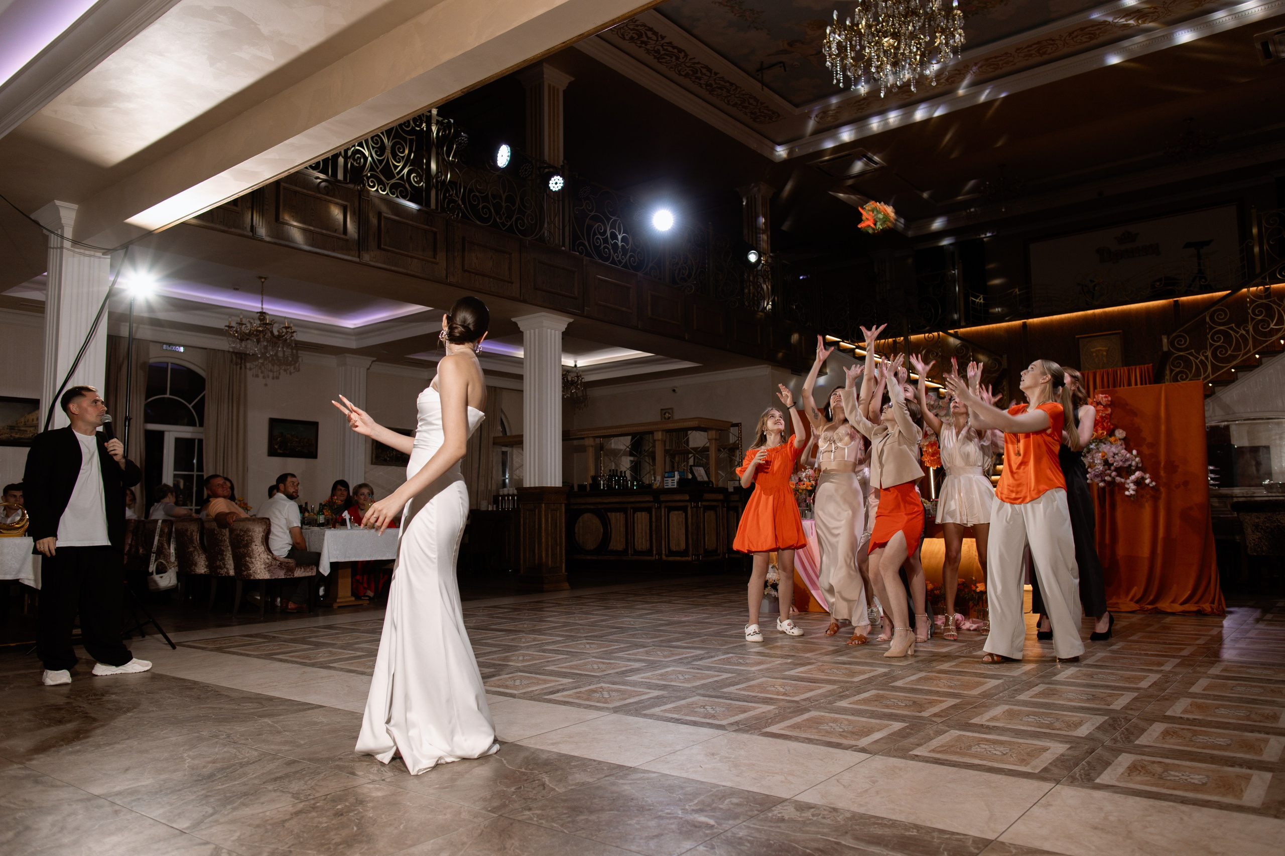 LoveLand: свадьба в тёплых оттенках 🧡. Свадебный фотограф Елена Рубцова