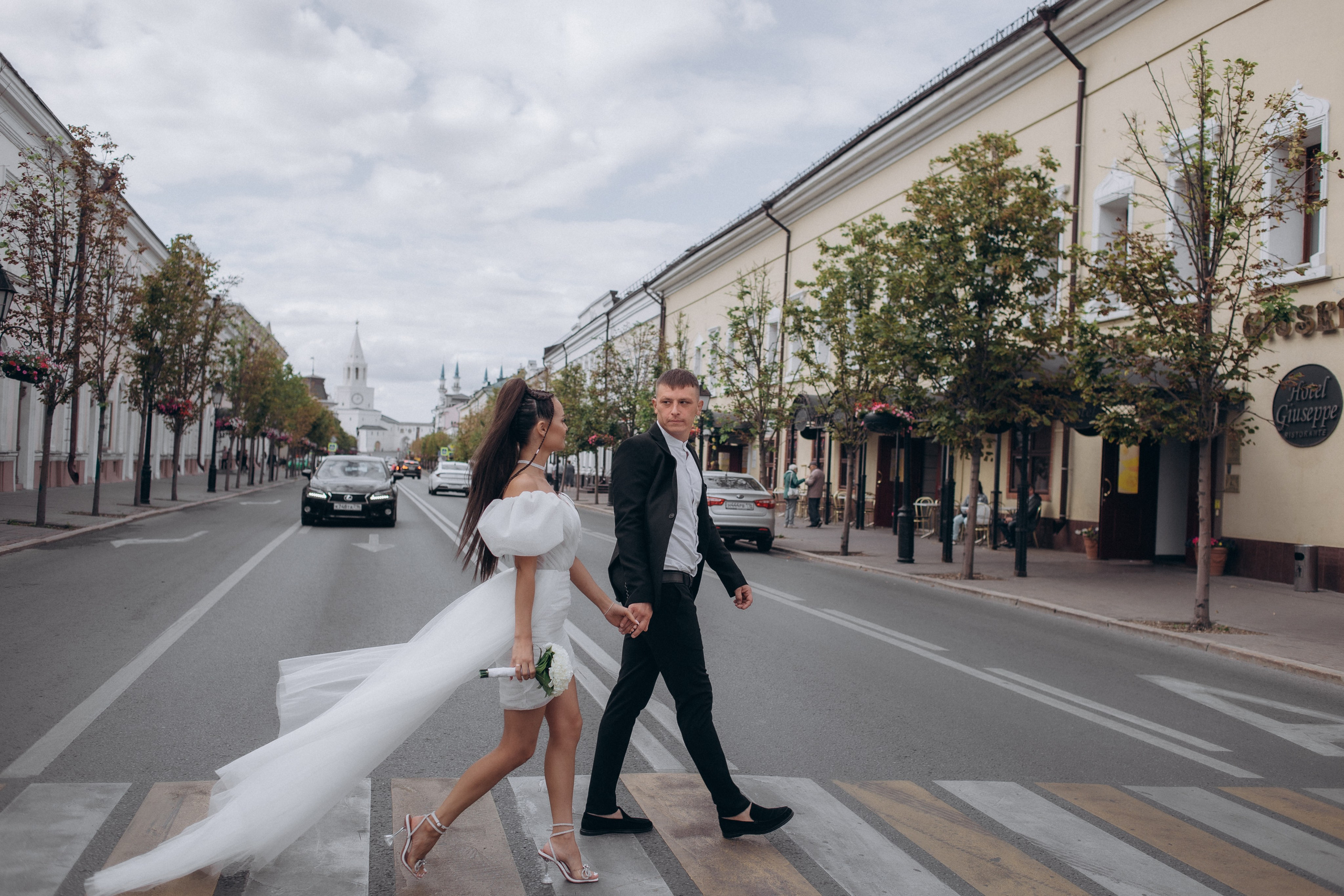 В центре Казани. Свадебный фотограф в Москве и Казани