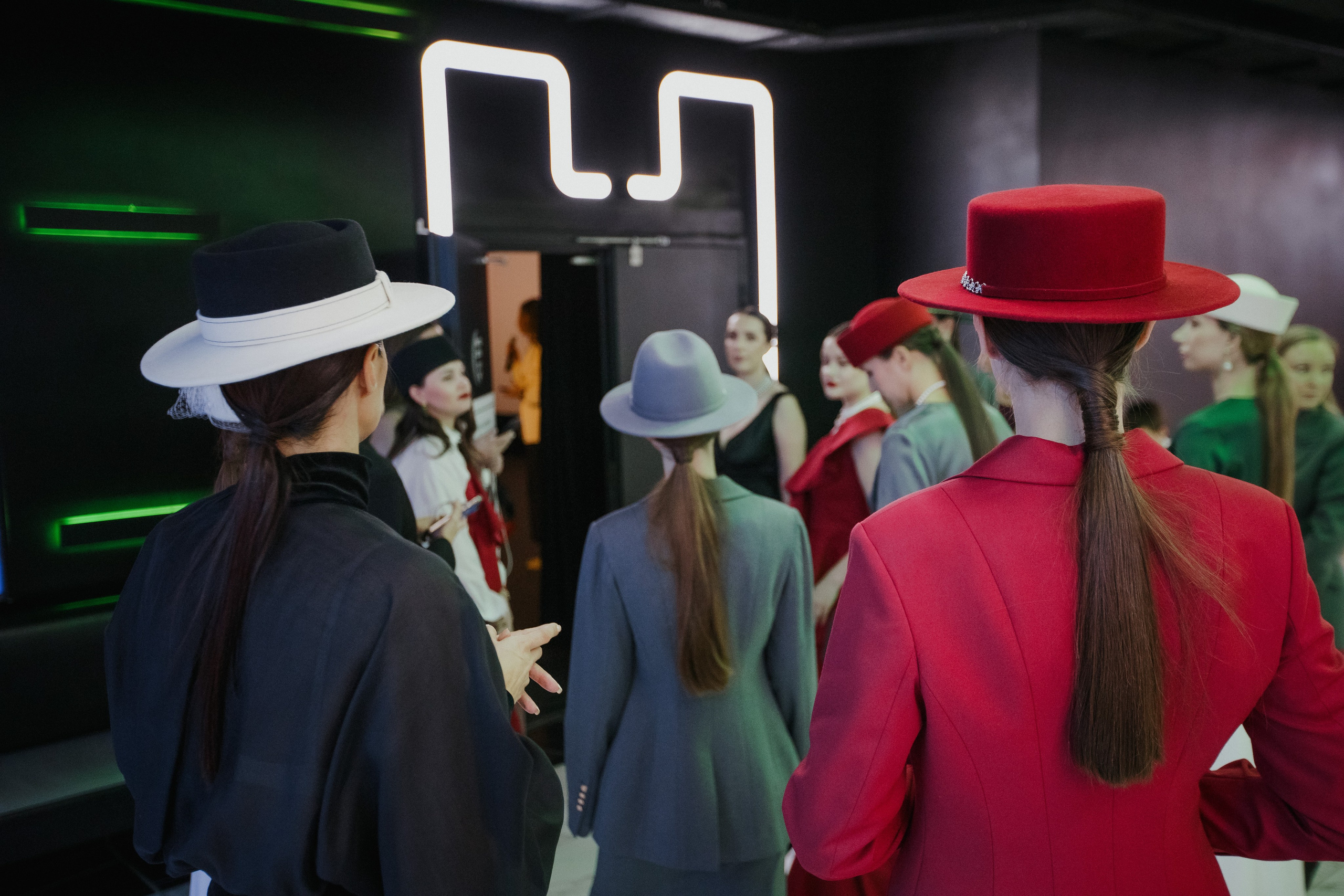 ФЭШН КОНФА. СВОИ. ФОТООТЧЕТЫ-СОБЫТИЯ-МЕСТА