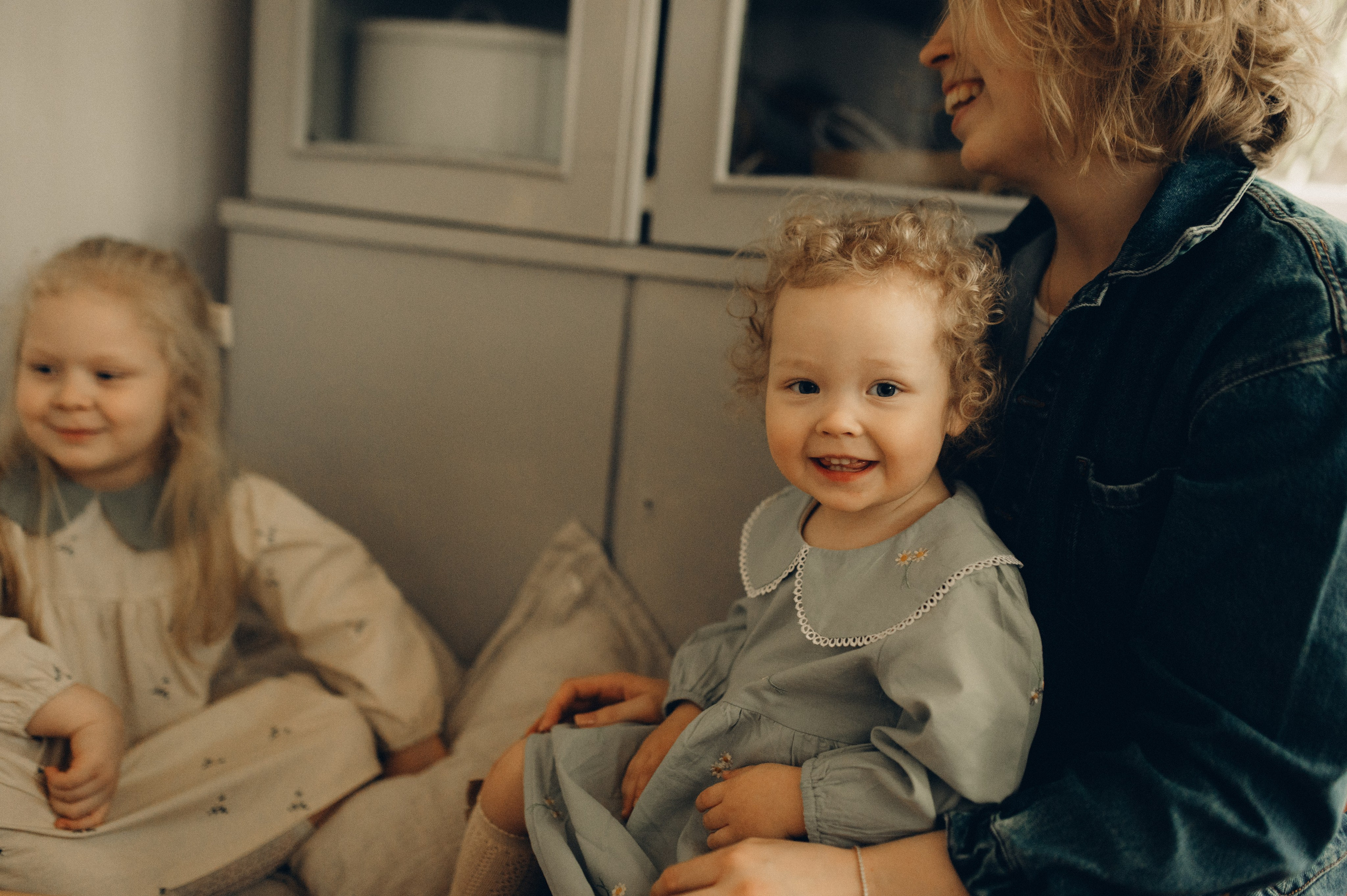 Весна в ладошках. Семейный фотограф в Москве Екатерина Денисенко | Фотосессии без постановки дома и в студии